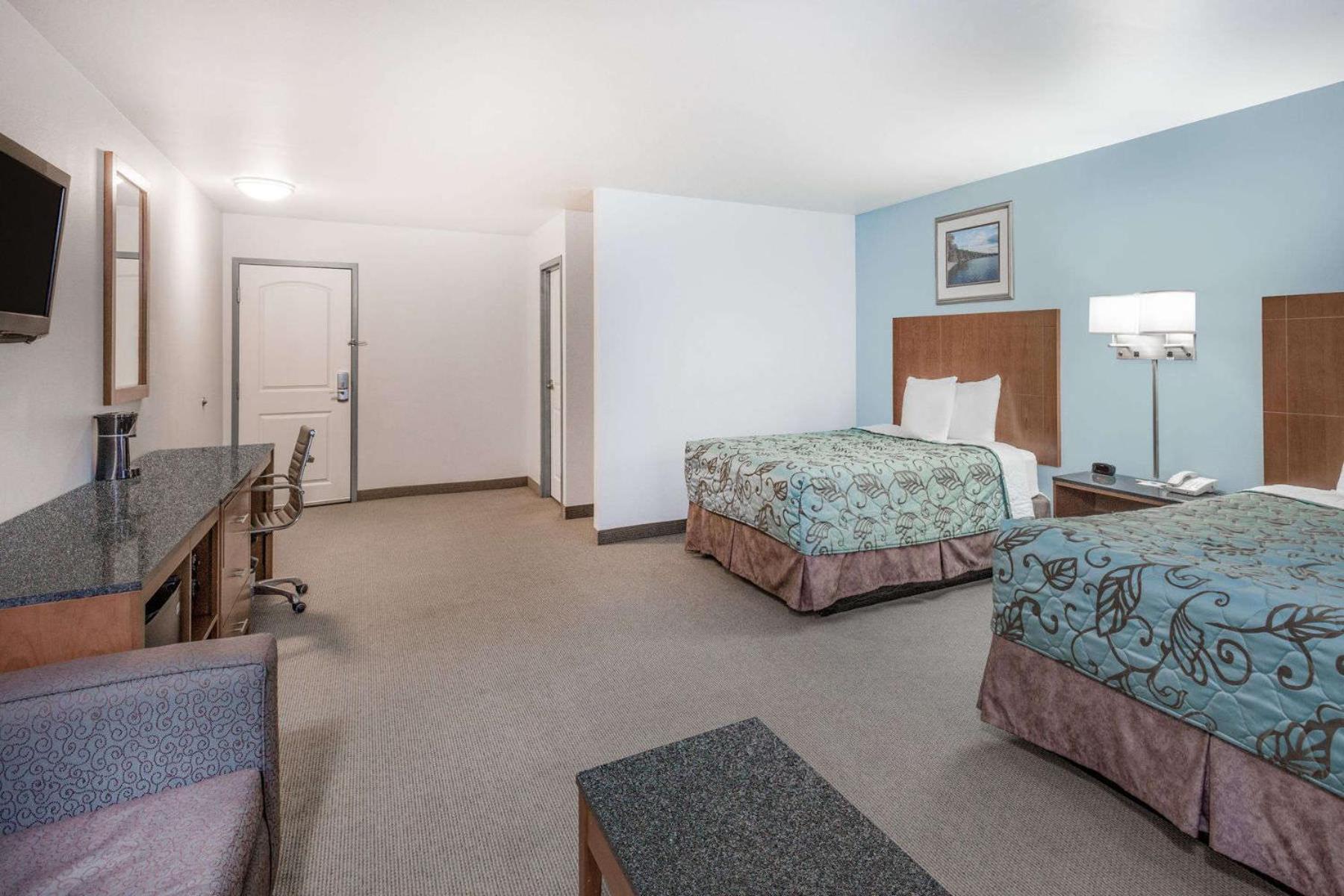 Studio Queen Suite with Two Queen Beds - Non-Smoking - Photo 2