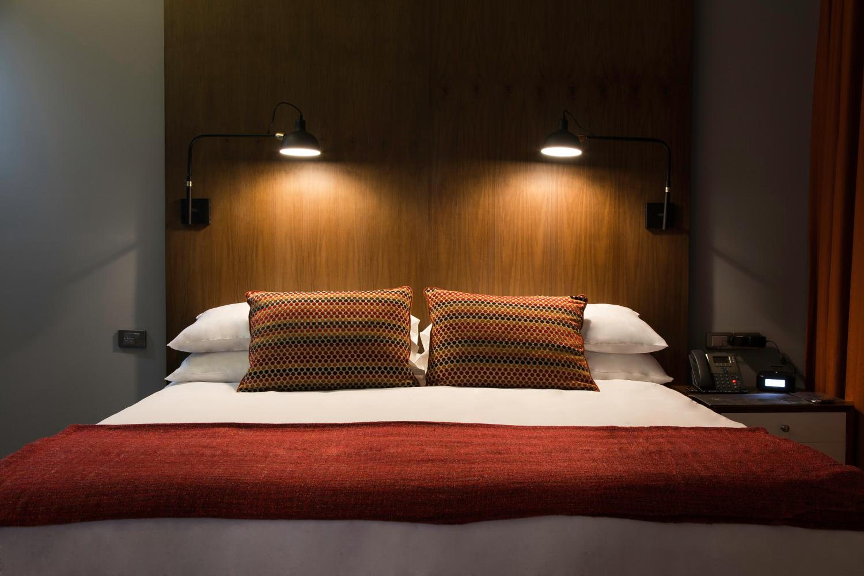 Deluxe King Room photo 2