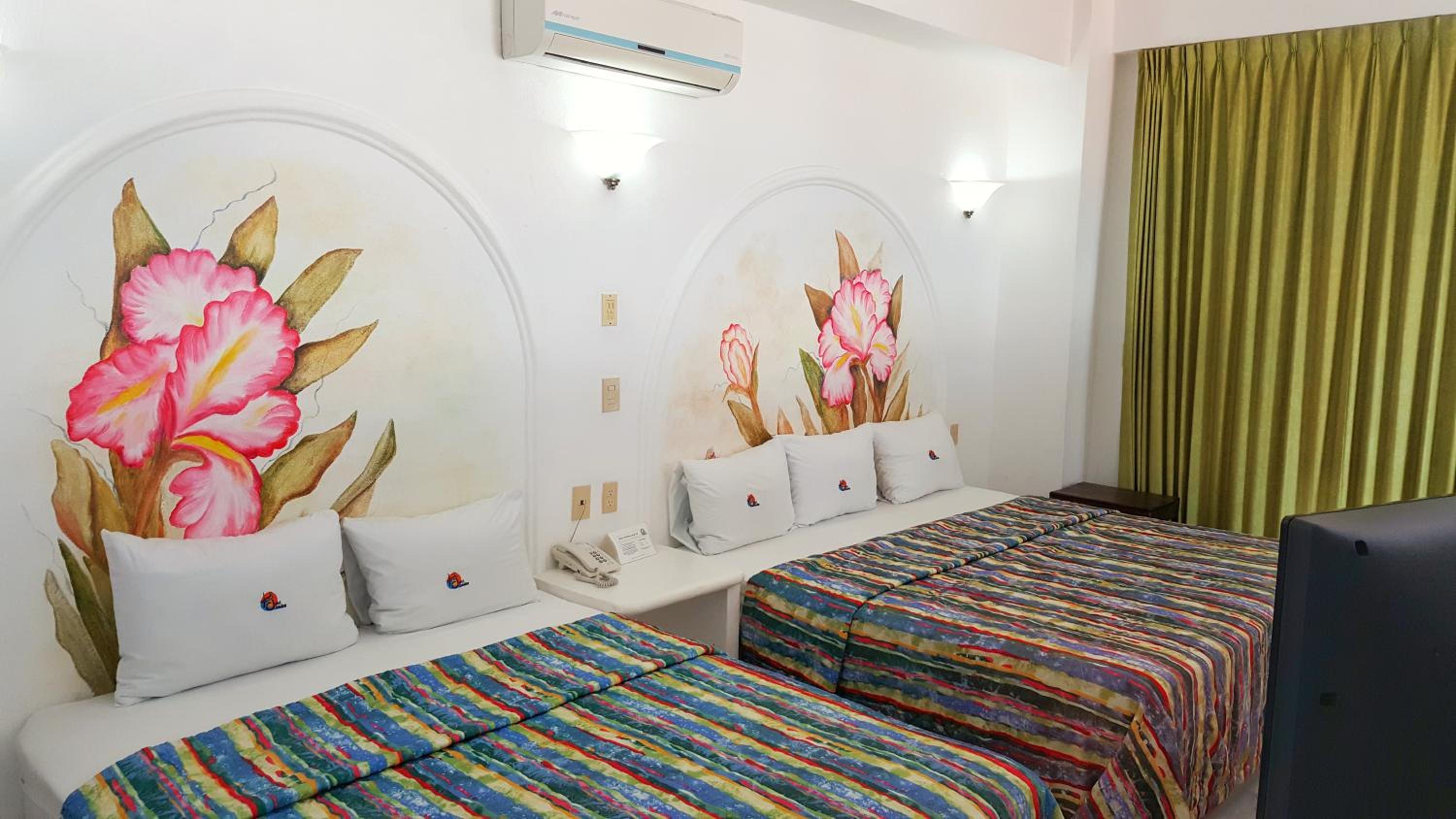 Double Room with Two Double Beds photo 1