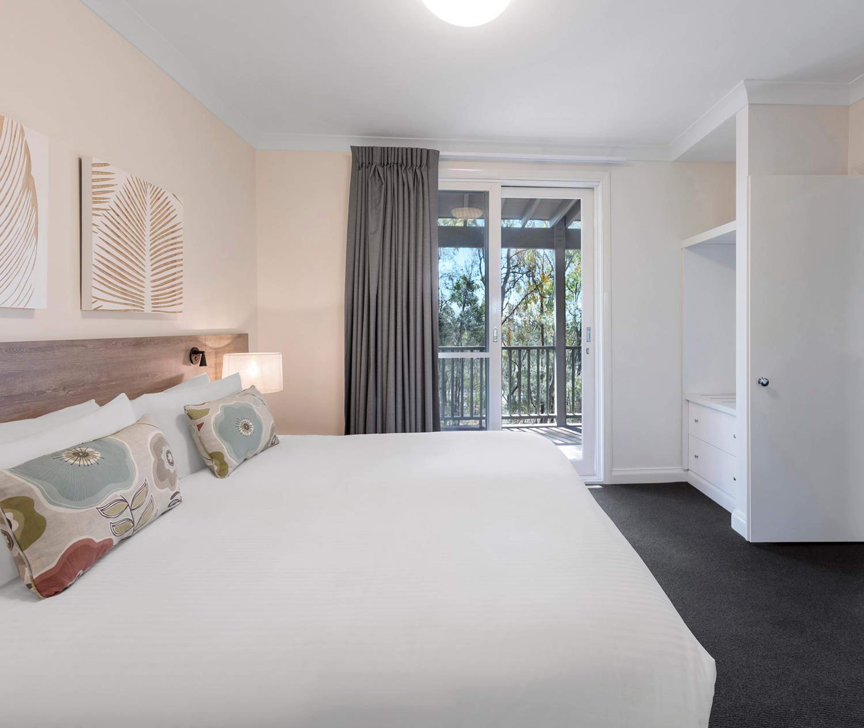 Premier One-Bedroom Villa - No Housekeeping - Photo 4
