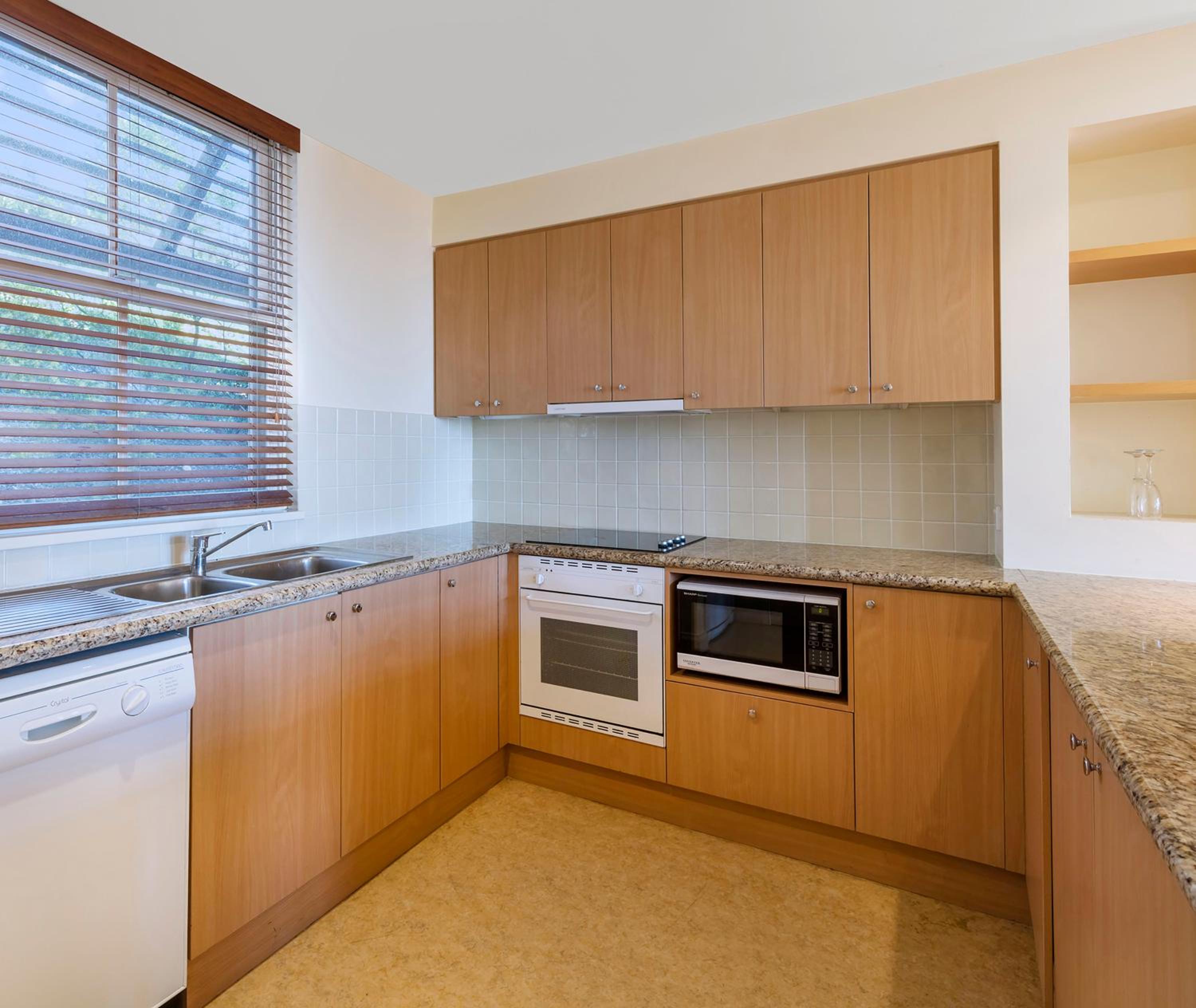 Three-Bedroom Villa - No Housekeeping - Photo 5