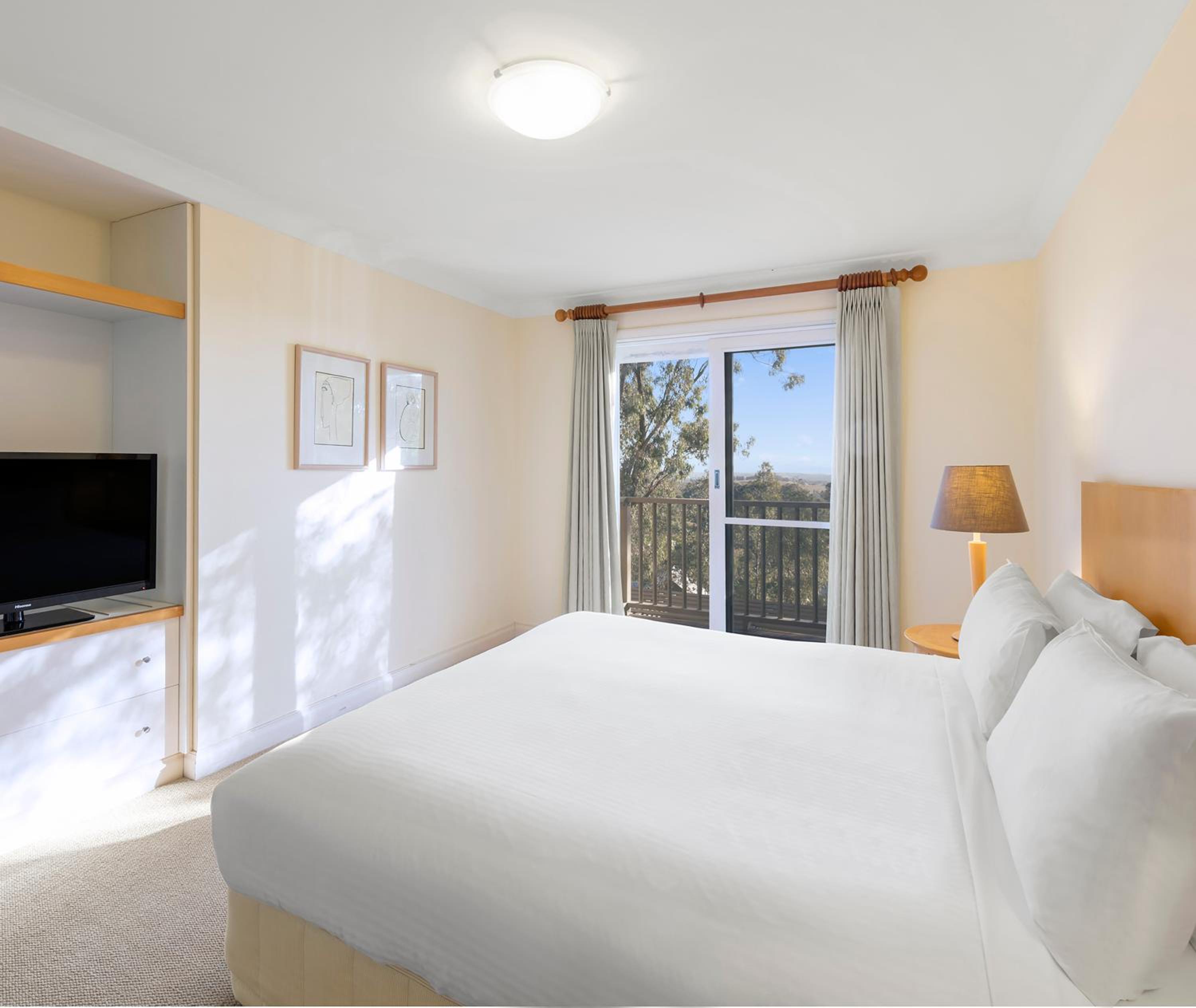 Three-Bedroom Villa - No Housekeeping - Photo 10