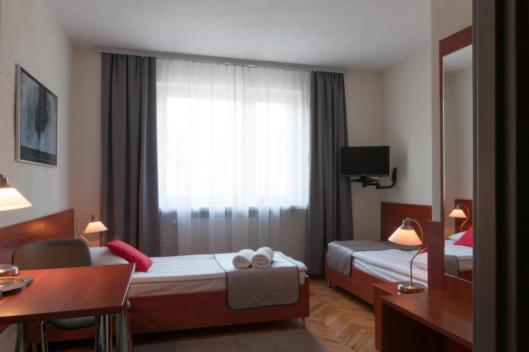 Twin Room - Photo 2