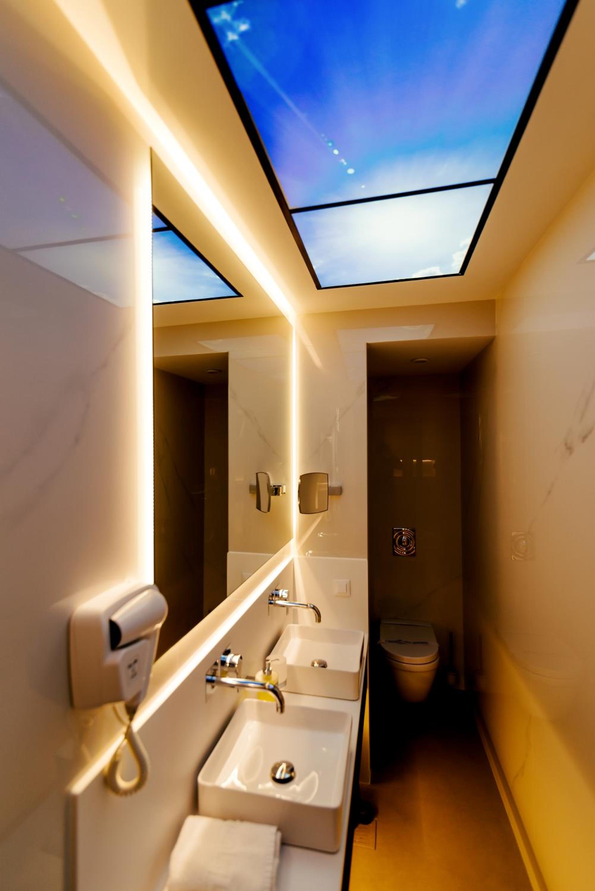 Double or Twin Room - Photo 9