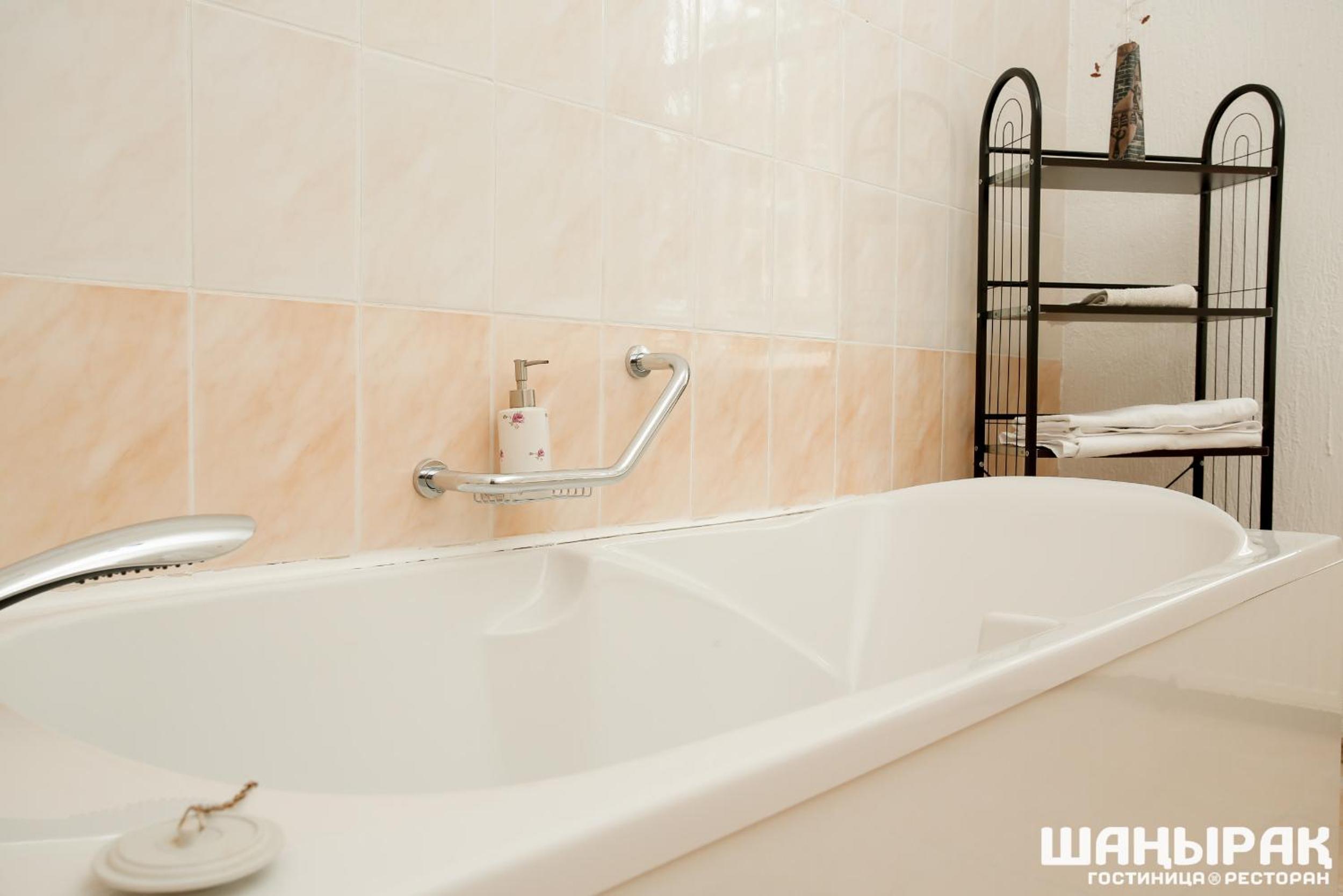 Large Double Room photo 3