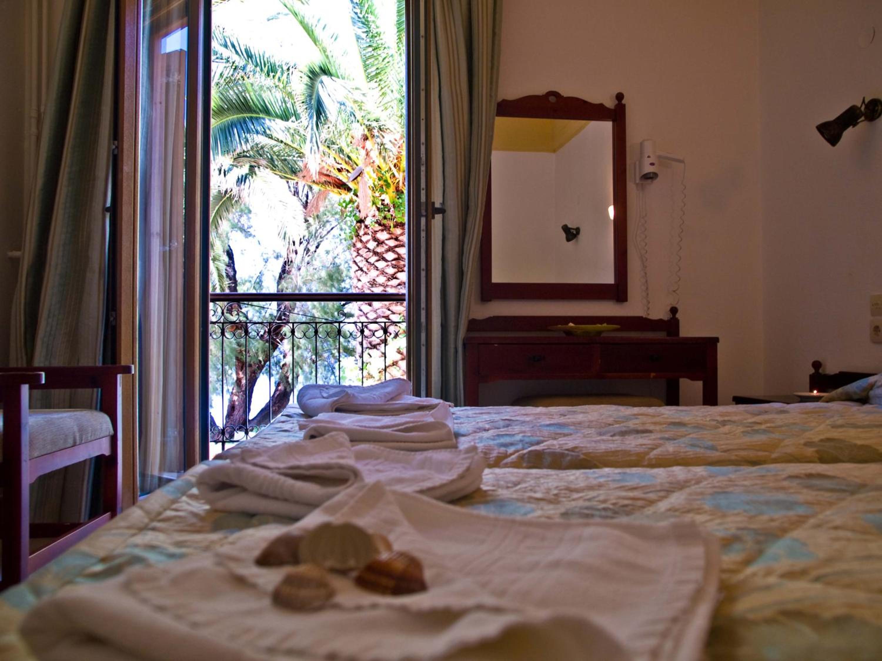 Standard Twin Room - Photo 4