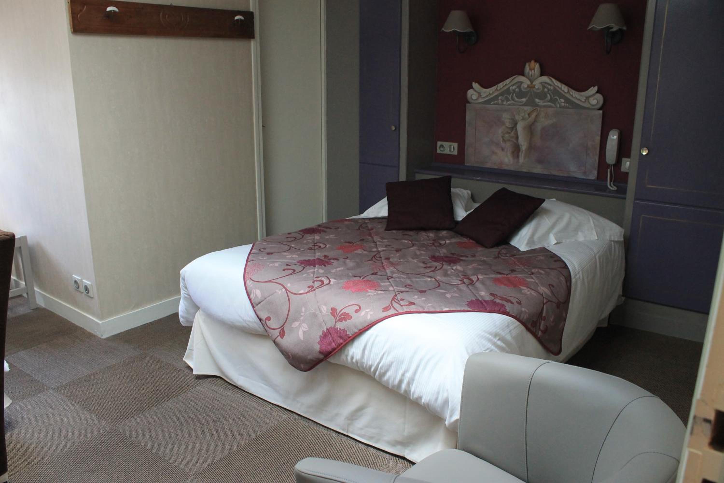 Triple Room (2 Adults + 1 Child) photo 2