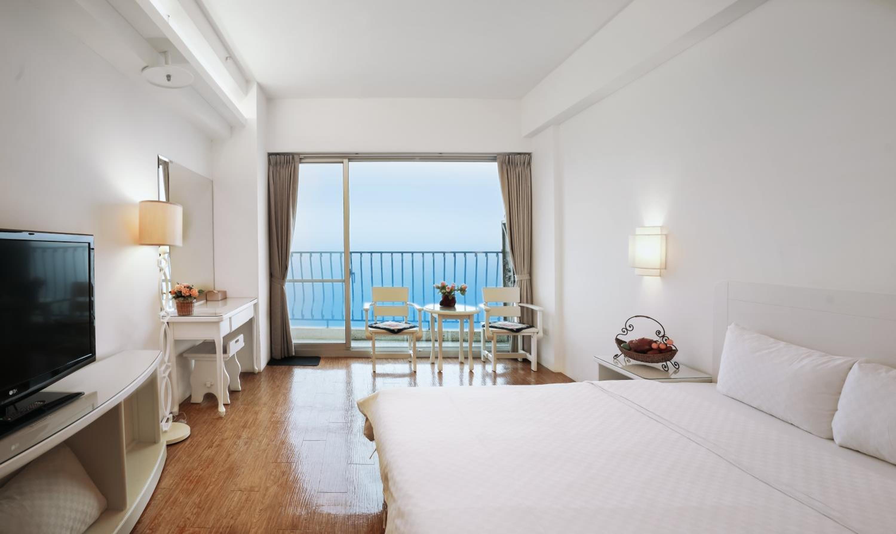 Double Room with Lake View - Photo 1