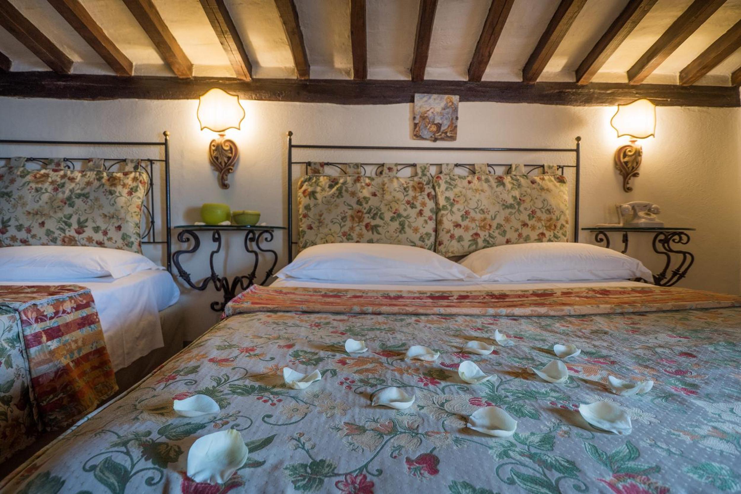 Triple Room - Photo 11