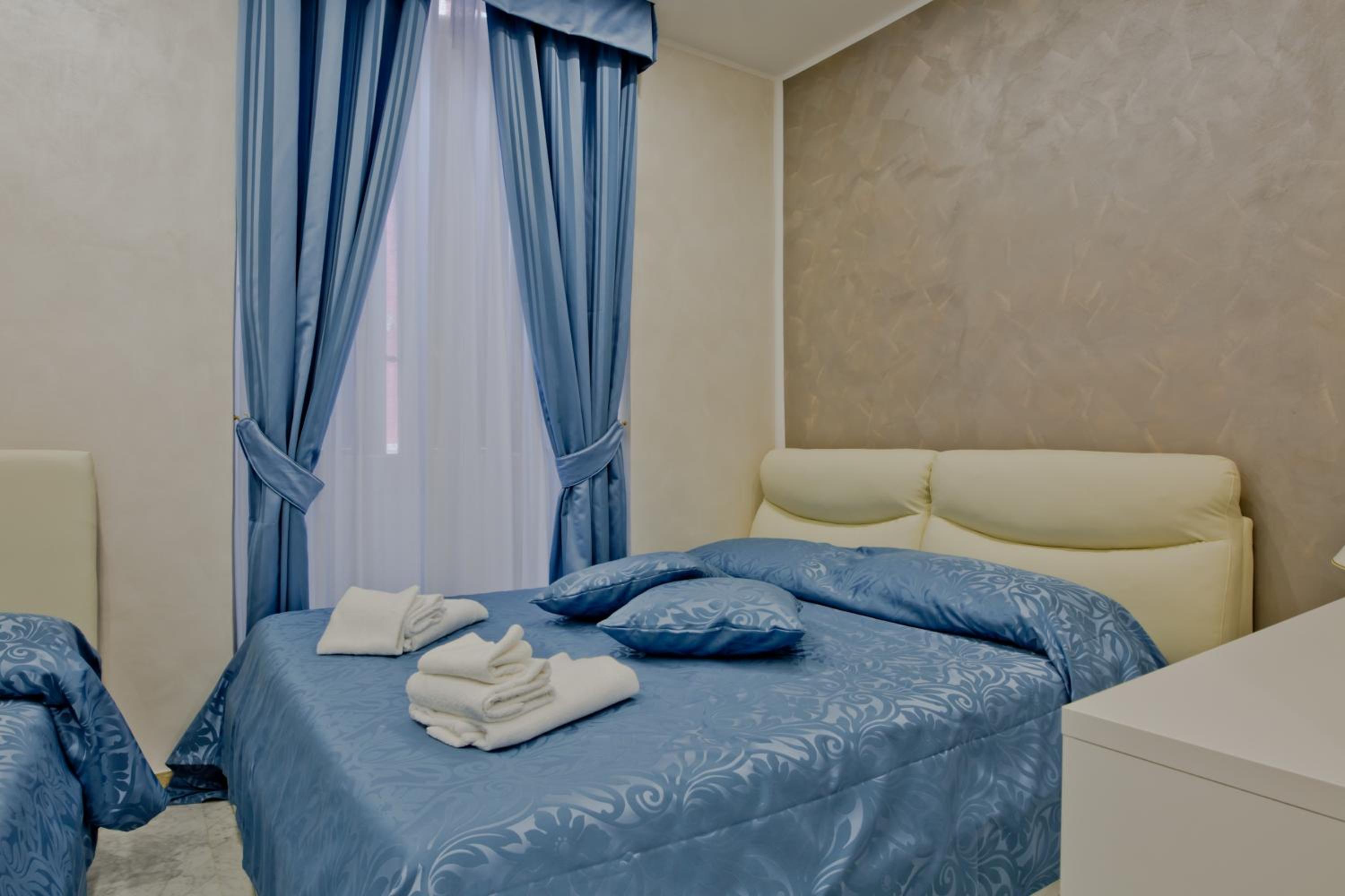 Triple Room with Private Bathroom photo 2