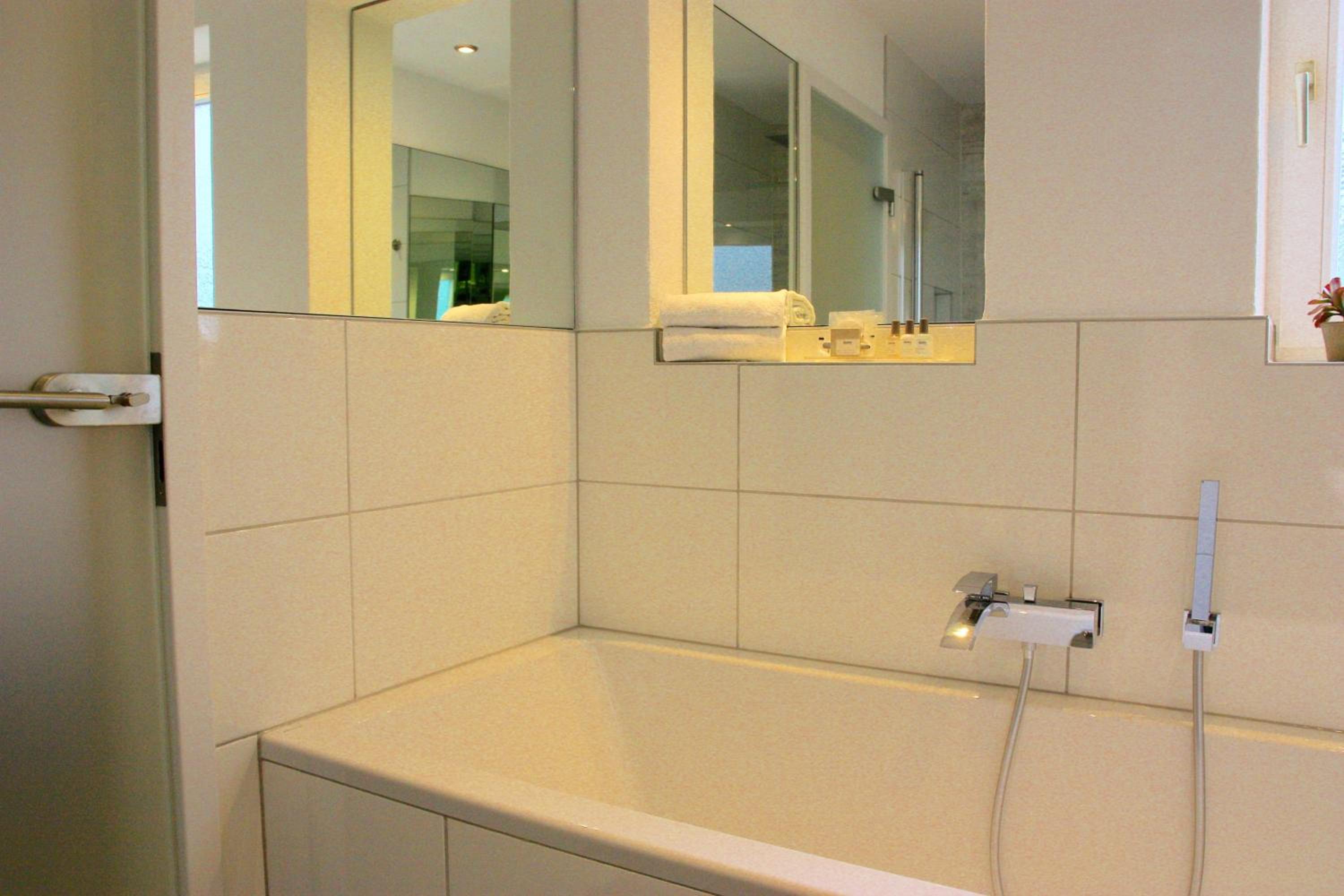 Suite - Photo 21