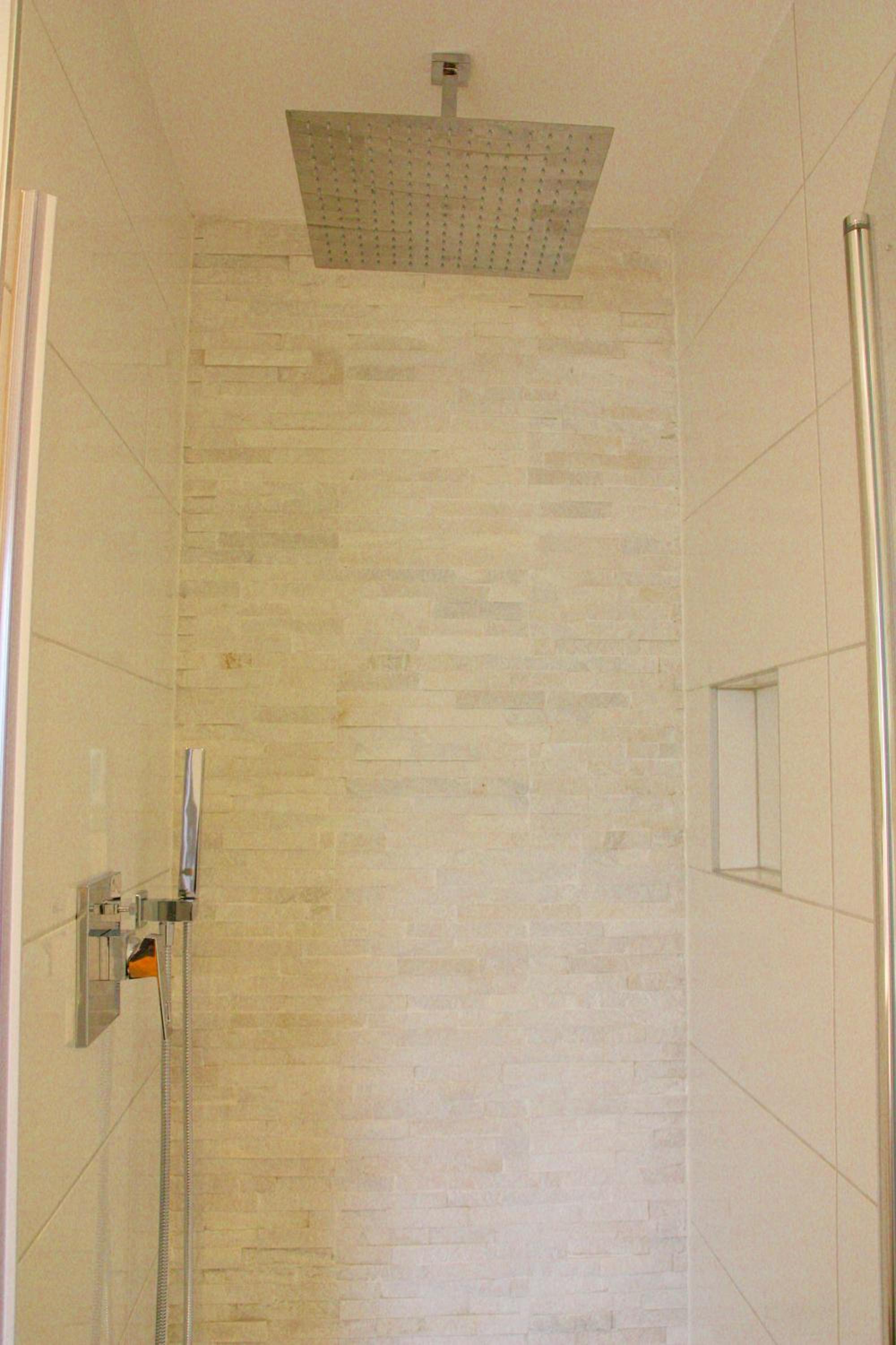Suite - Photo 22