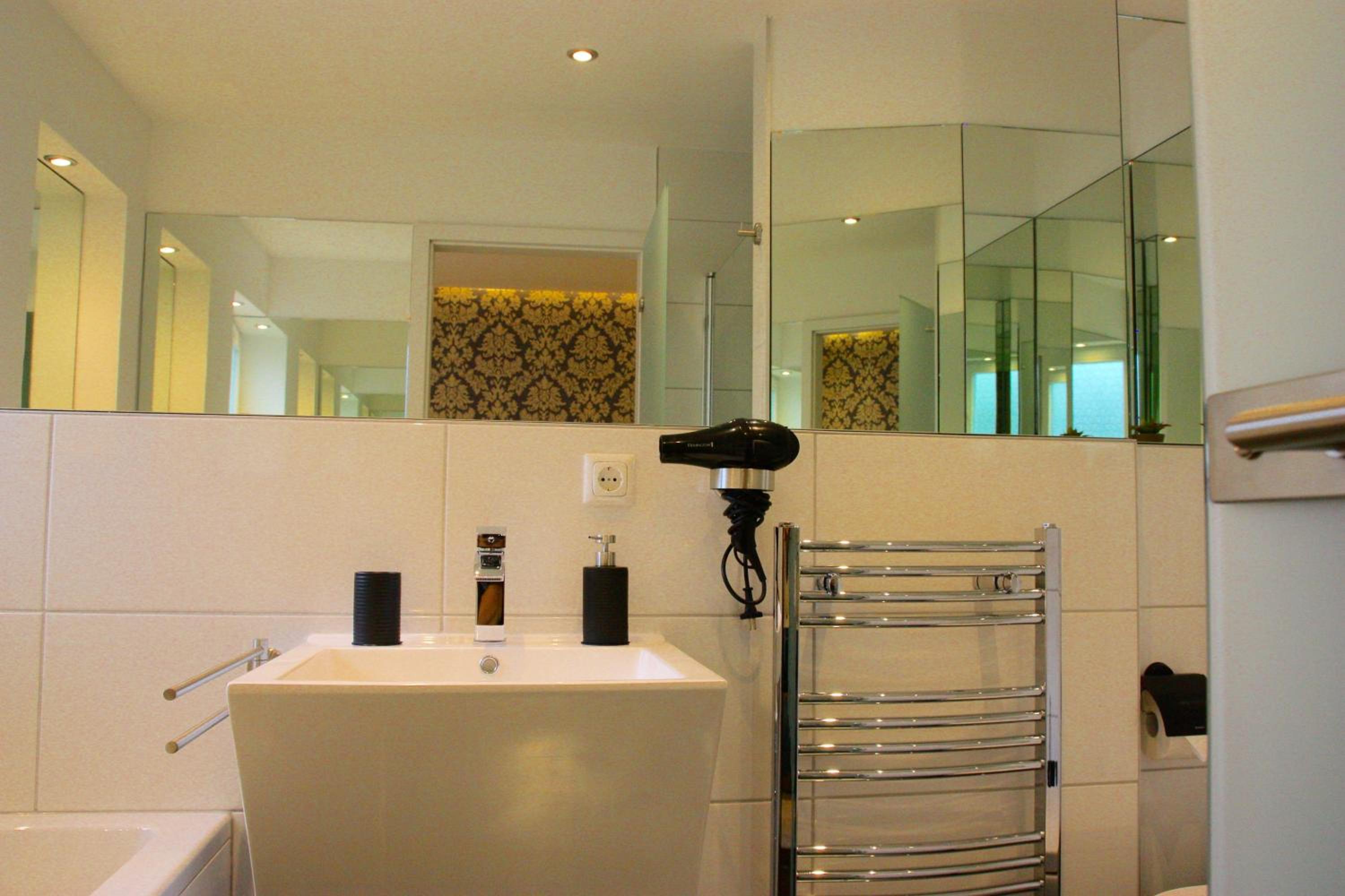 Suite - Photo 18