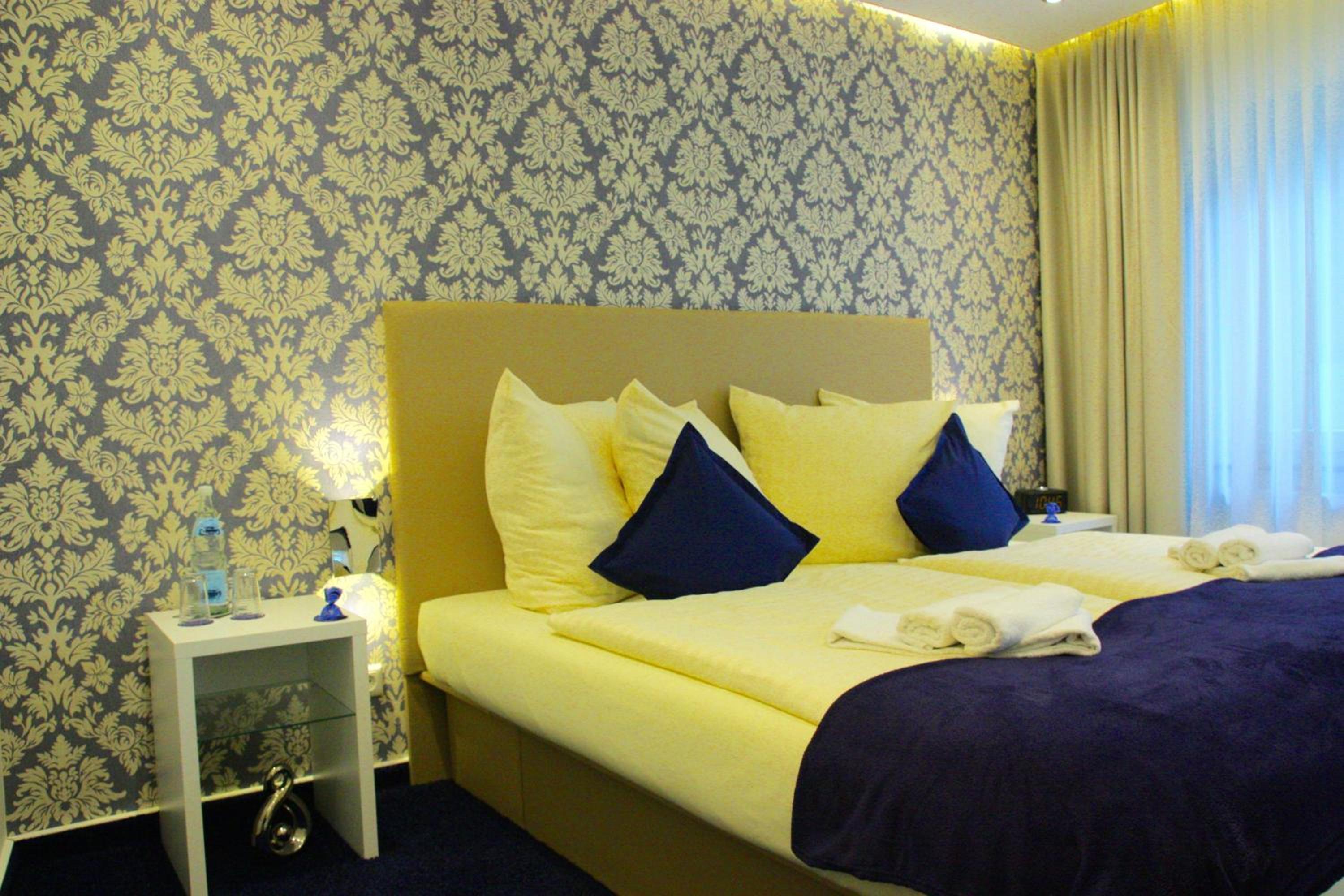 Suite - Photo 17