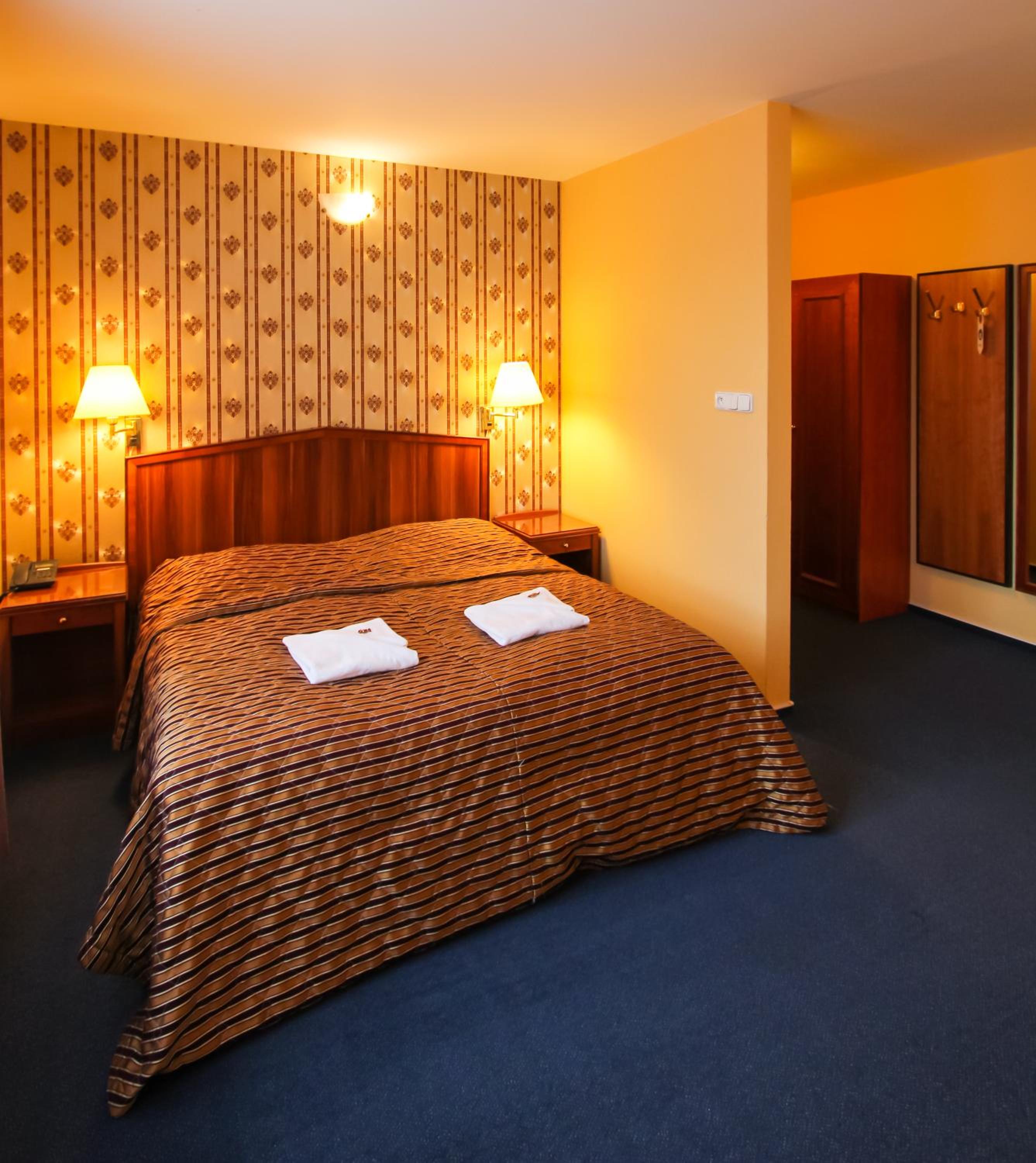 Double or Twin Room - Photo 4