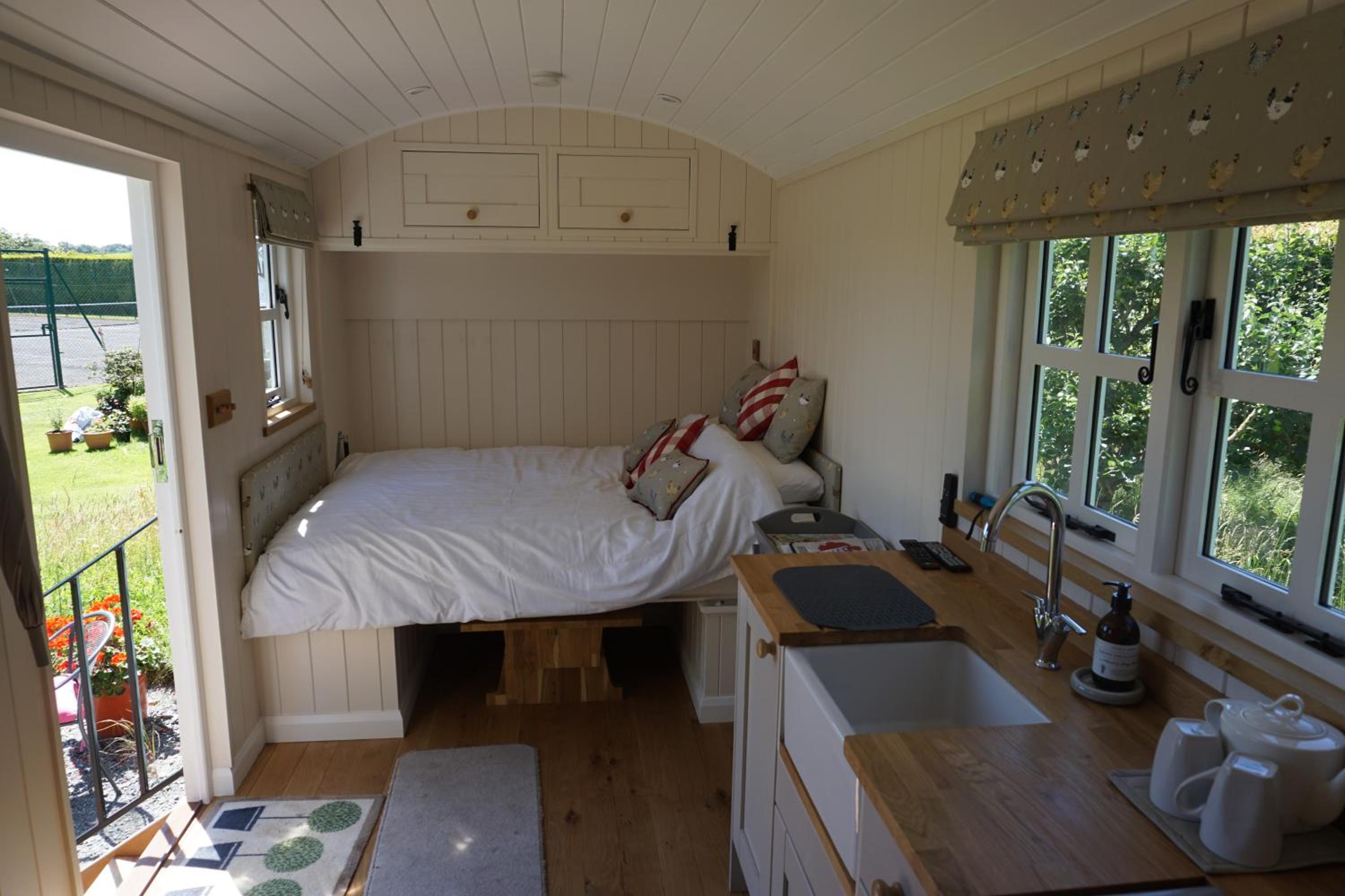 Little Orchard Shepherds Hut photo 2