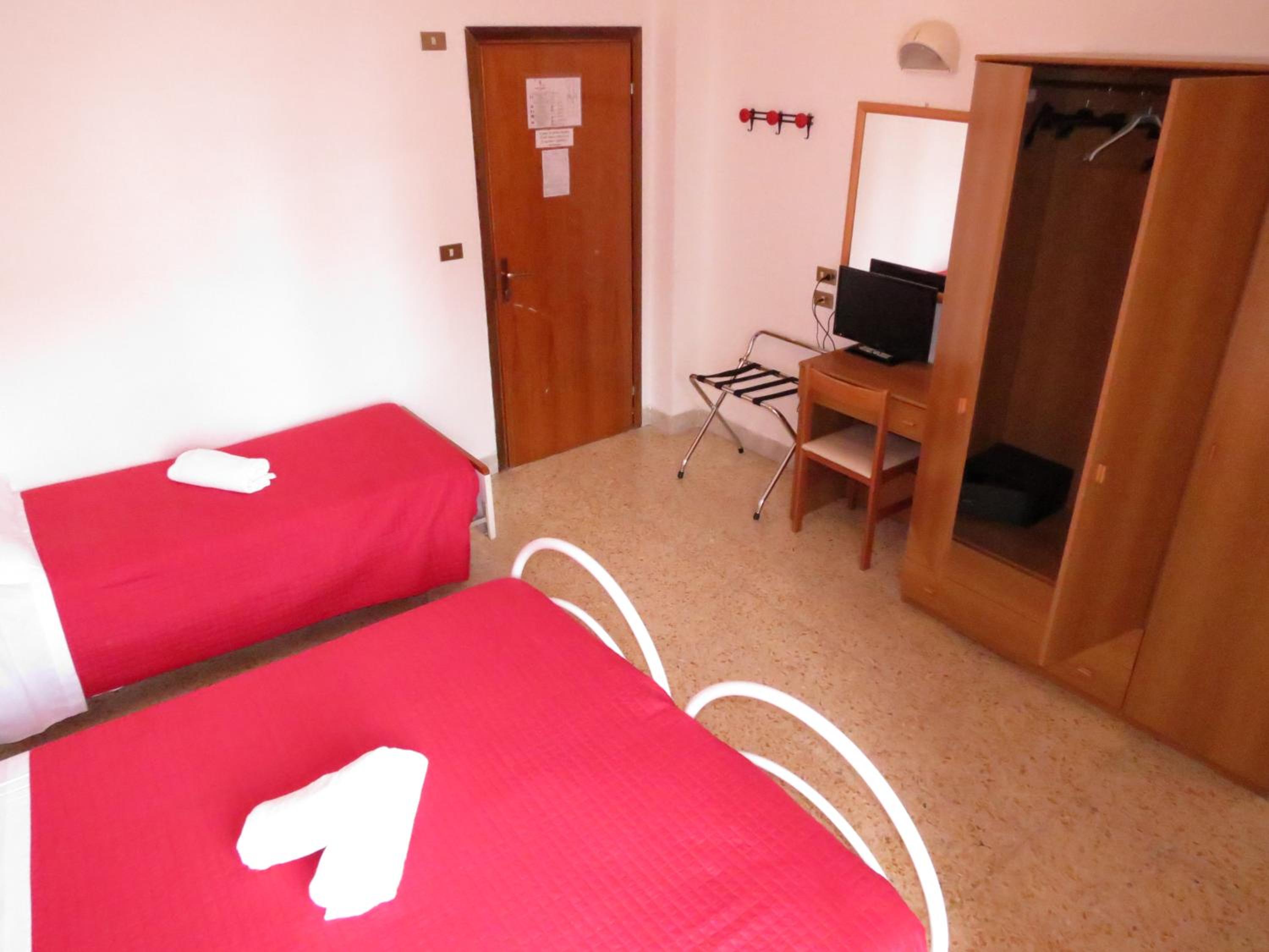 Classic Triple Room photo 2