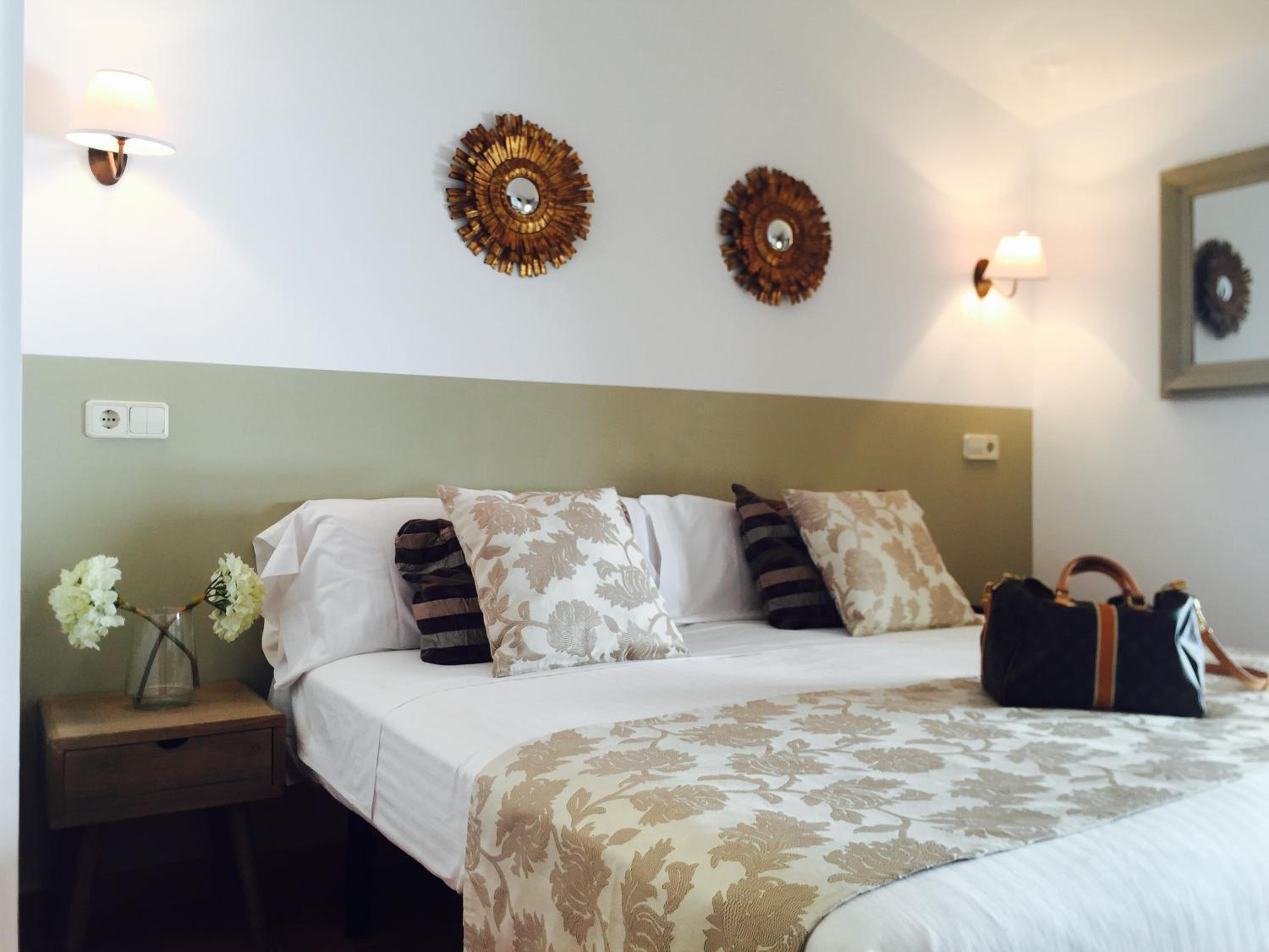 Double Room - Photo 16