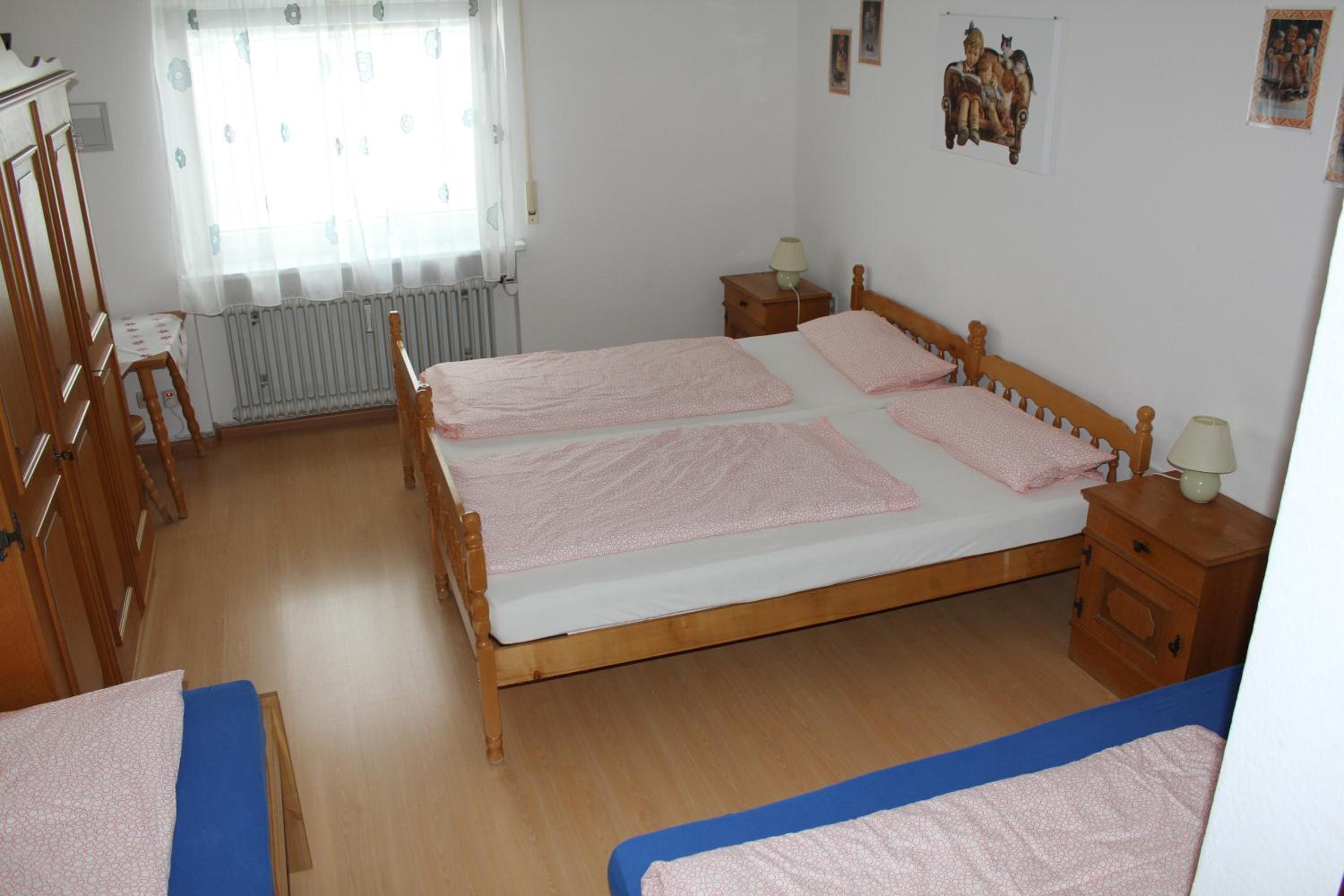 Quadruple Room with Private Bathroom - Photo 35
