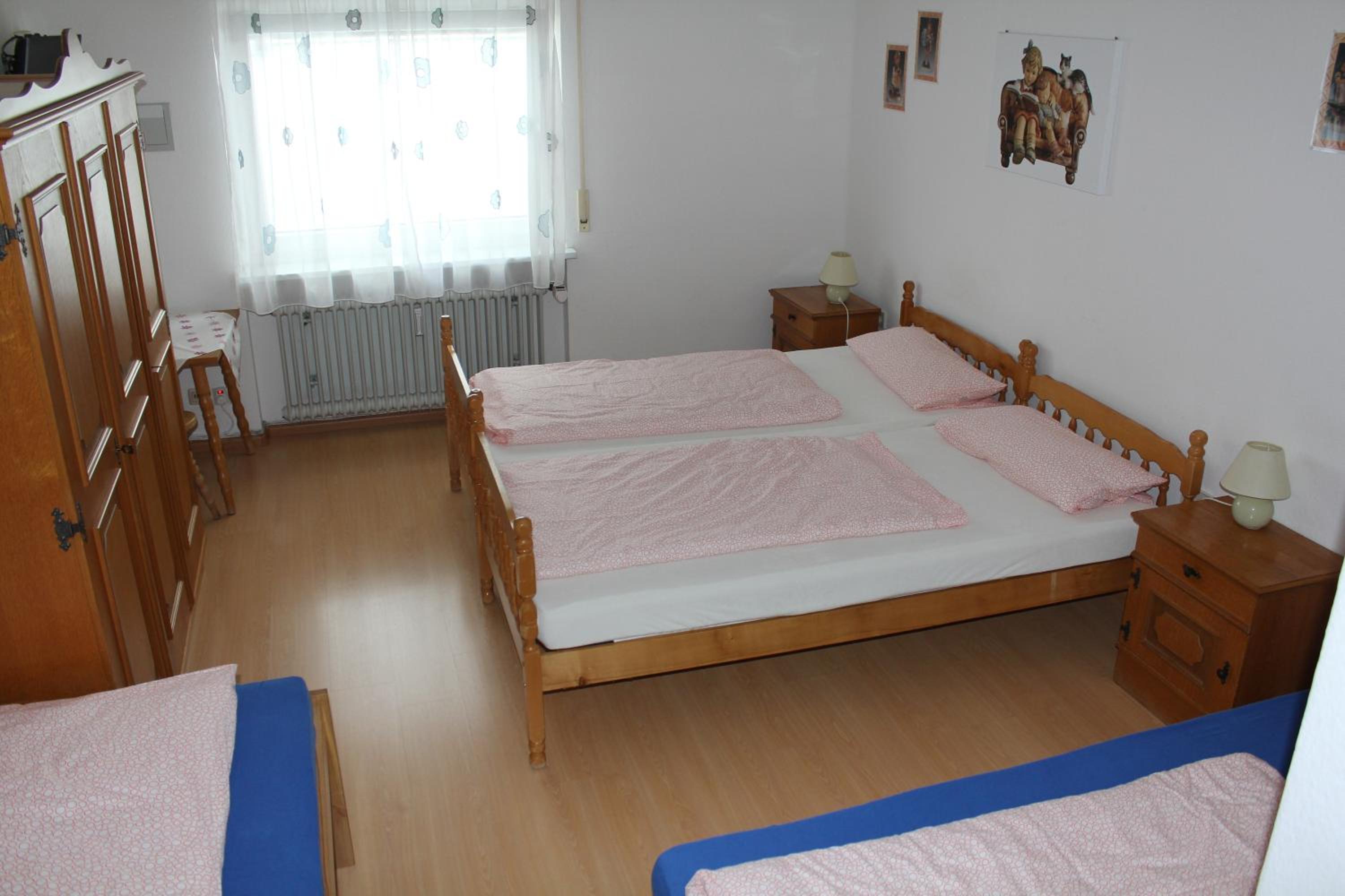 Quadruple Room with Private Bathroom - Photo 6