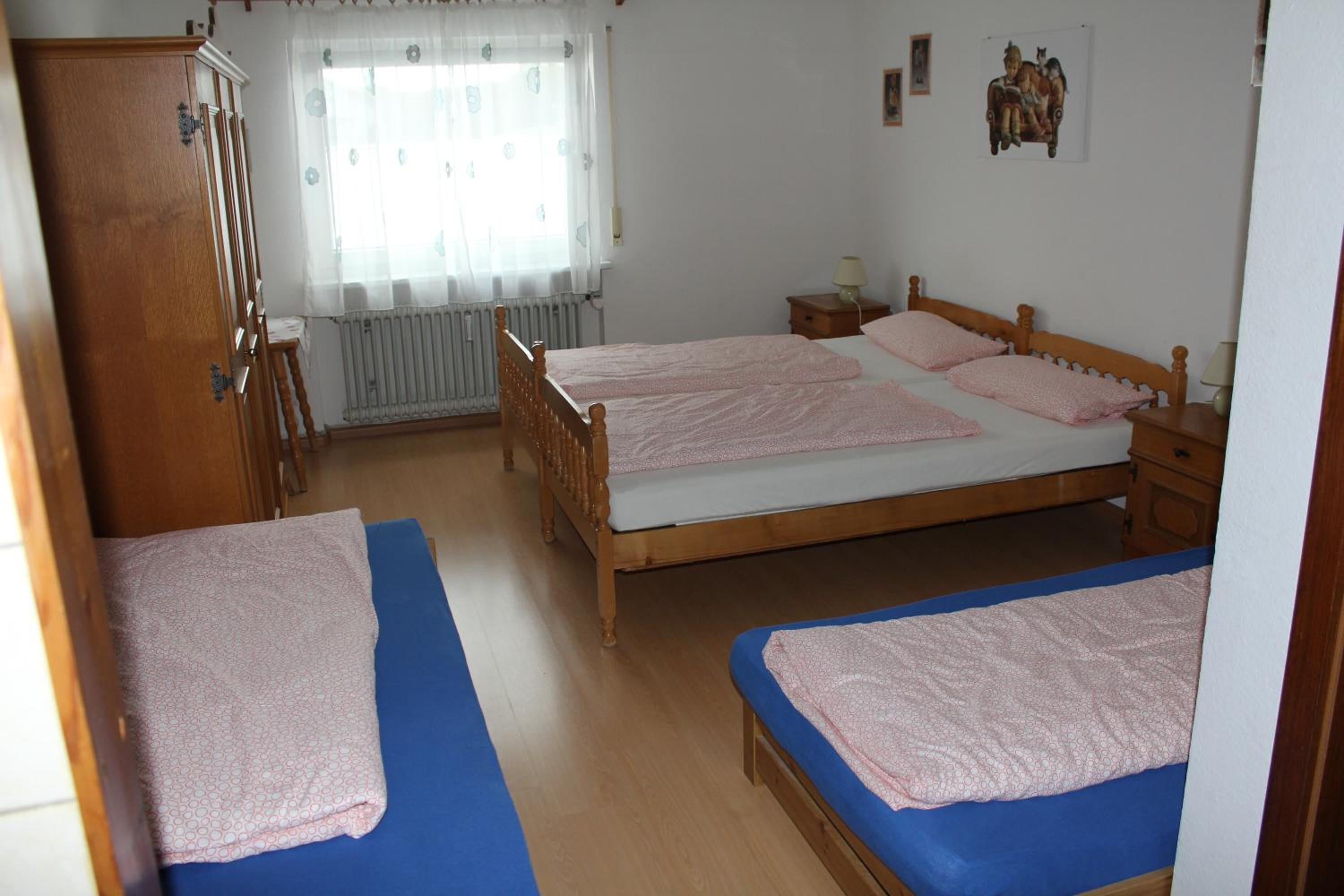 Quadruple Room with Private Bathroom - Photo 34