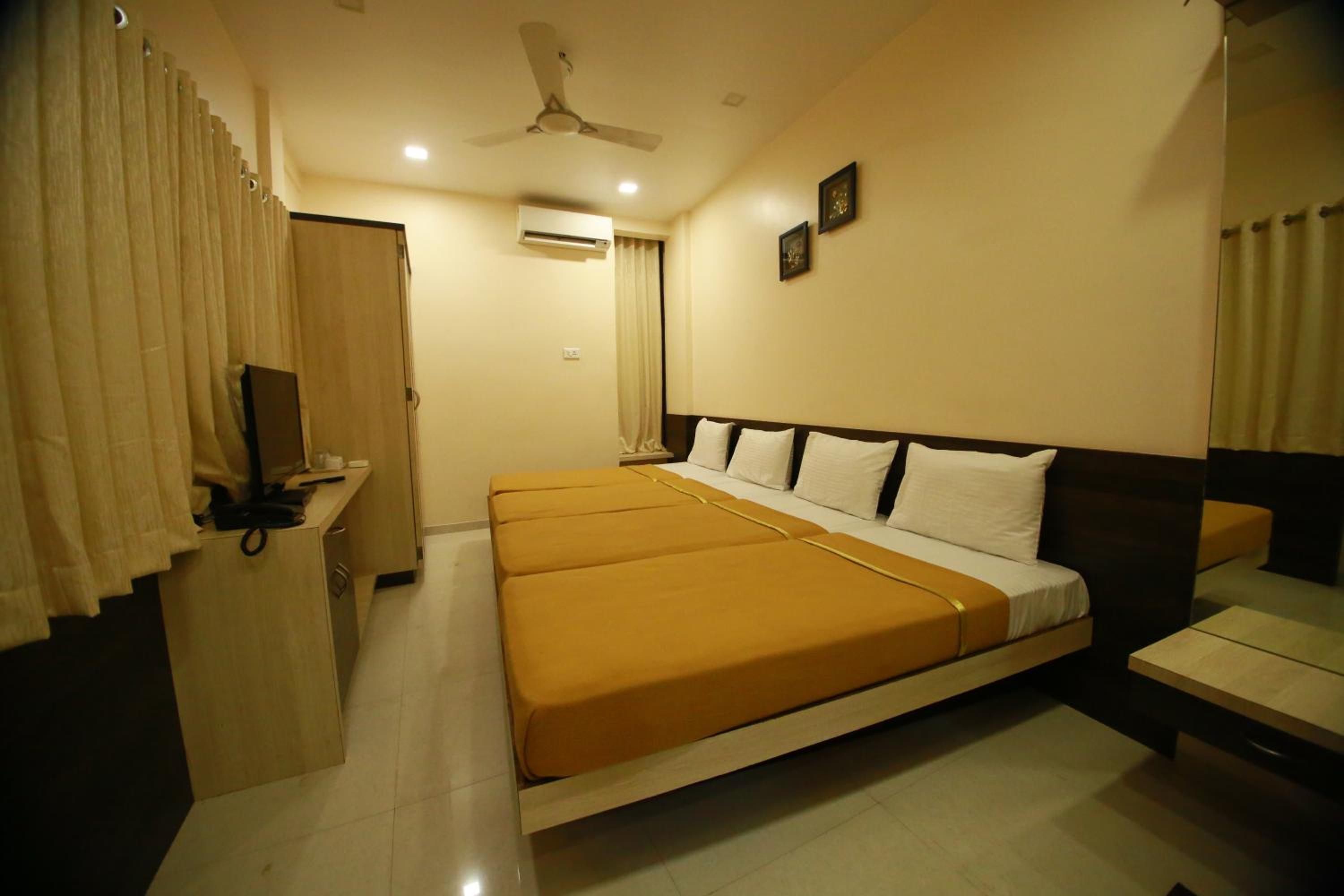 Deluxe Quadruple Room