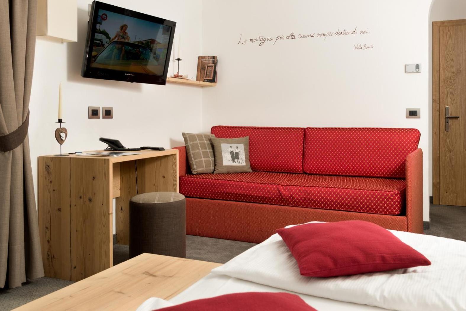 Quadruple Room with Mountain View photo 2