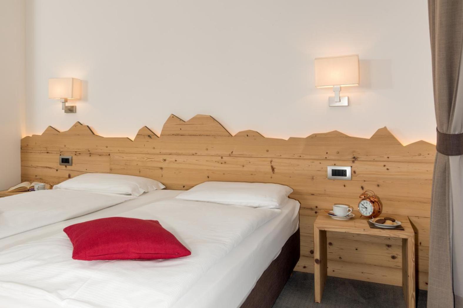 Quadruple Room with Mountain View photo 3