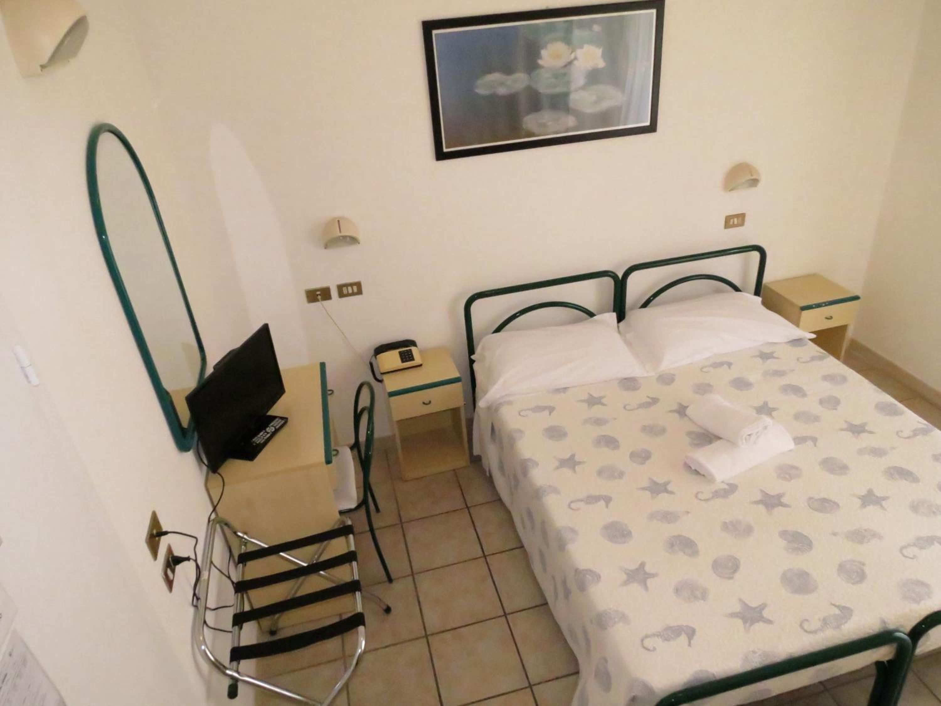 Classic Double or Twin Room photo 3