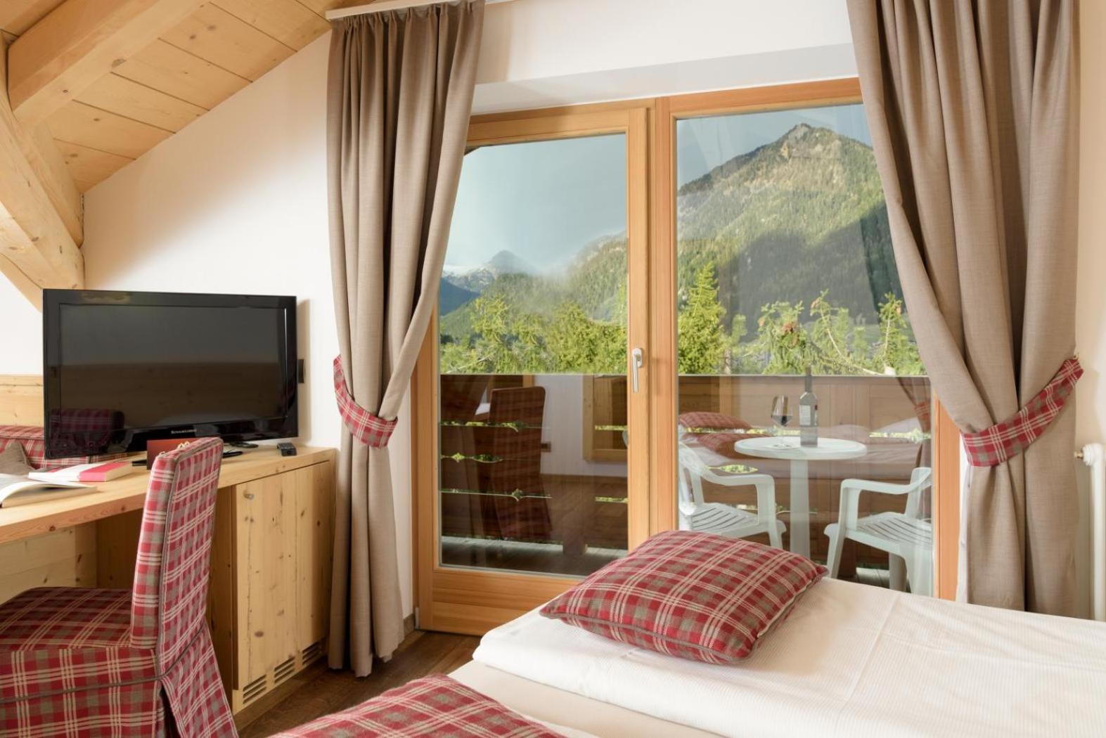 Large Double or Twin Room photo 1
