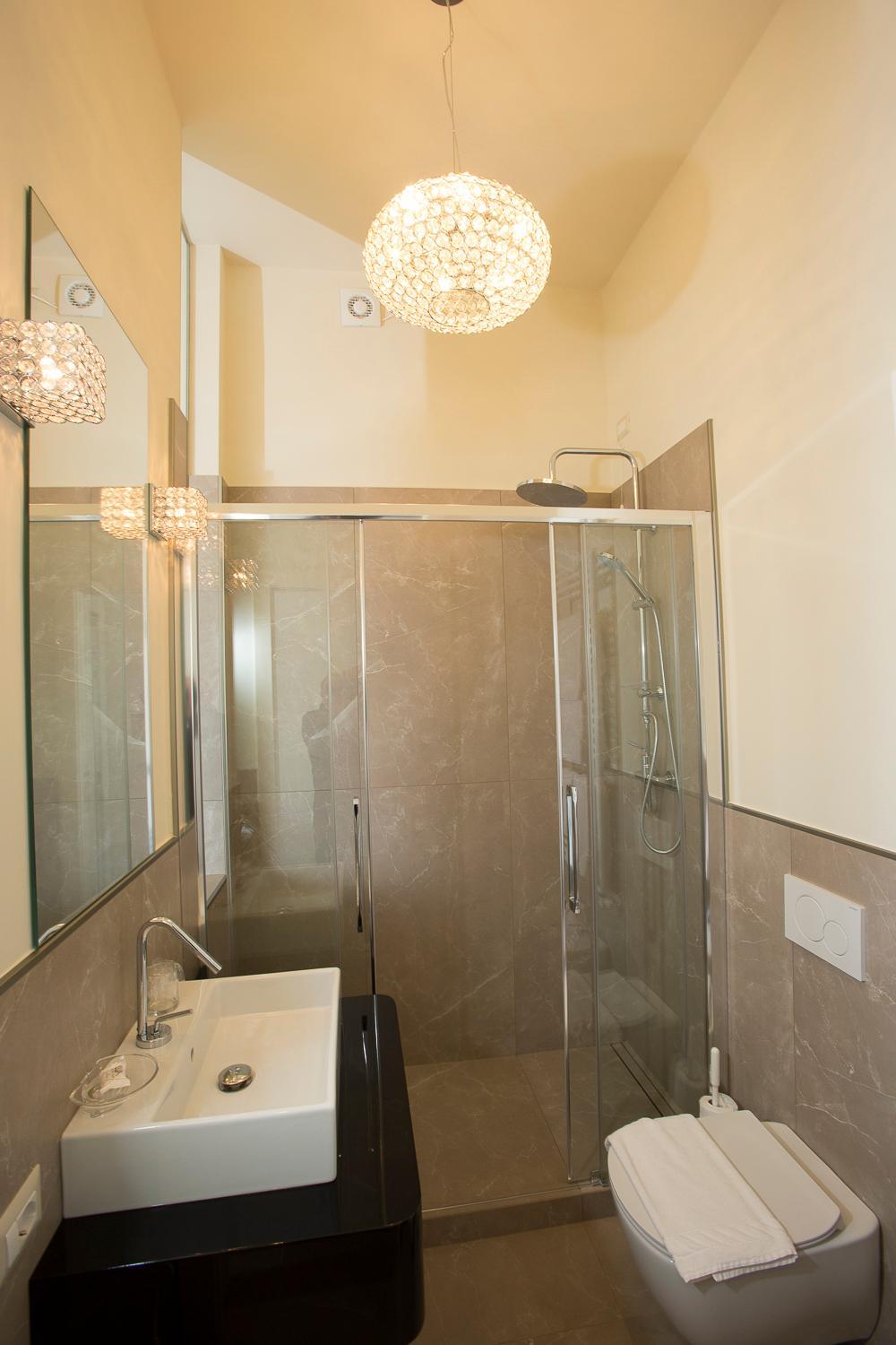 Double or Twin Room - Photo 6