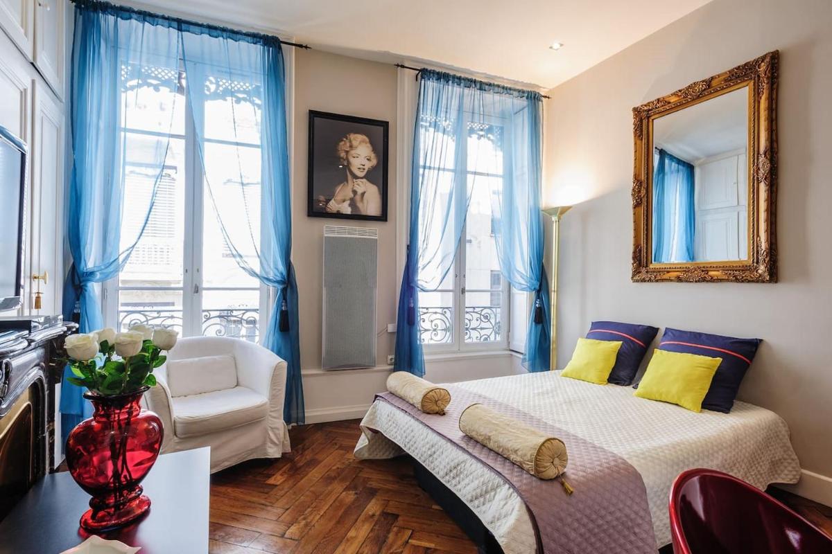 Deluxe Apartment