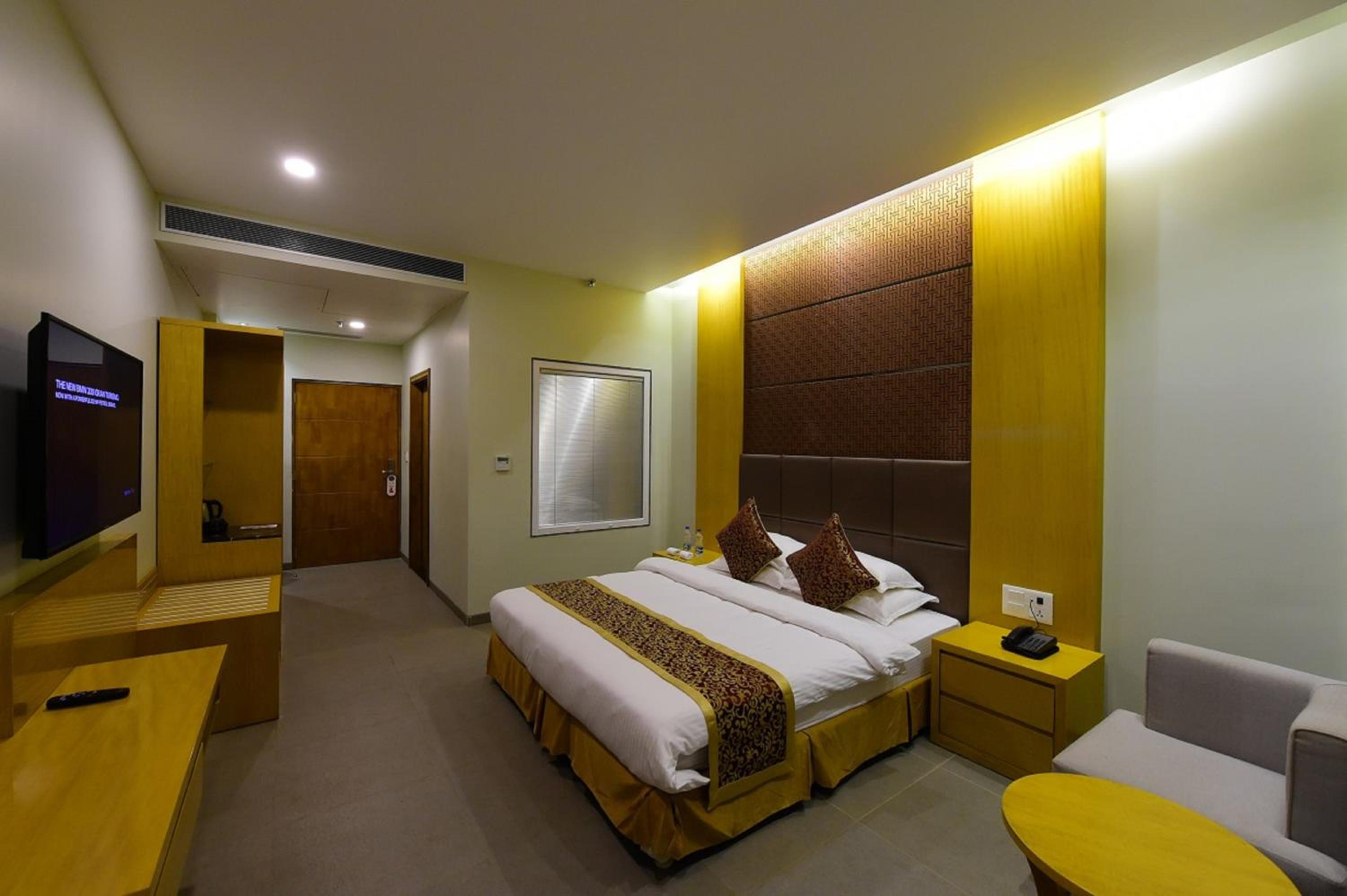 Deluxe King Room - Photo 4
