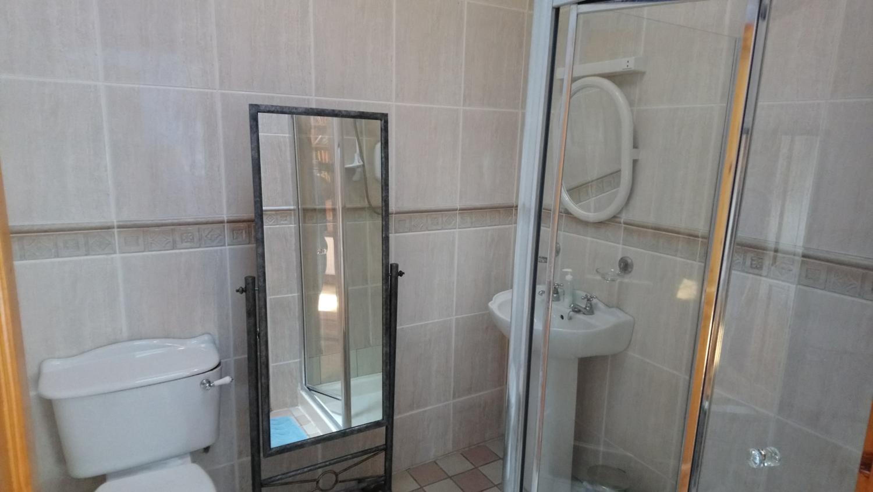 Double Room with Private Bathroom photo 2
