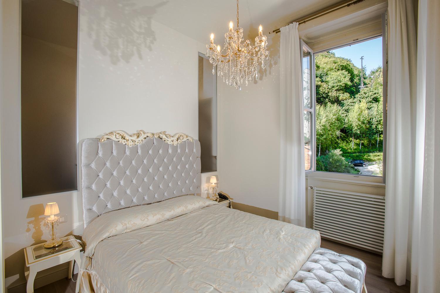 Suite - Photo 16