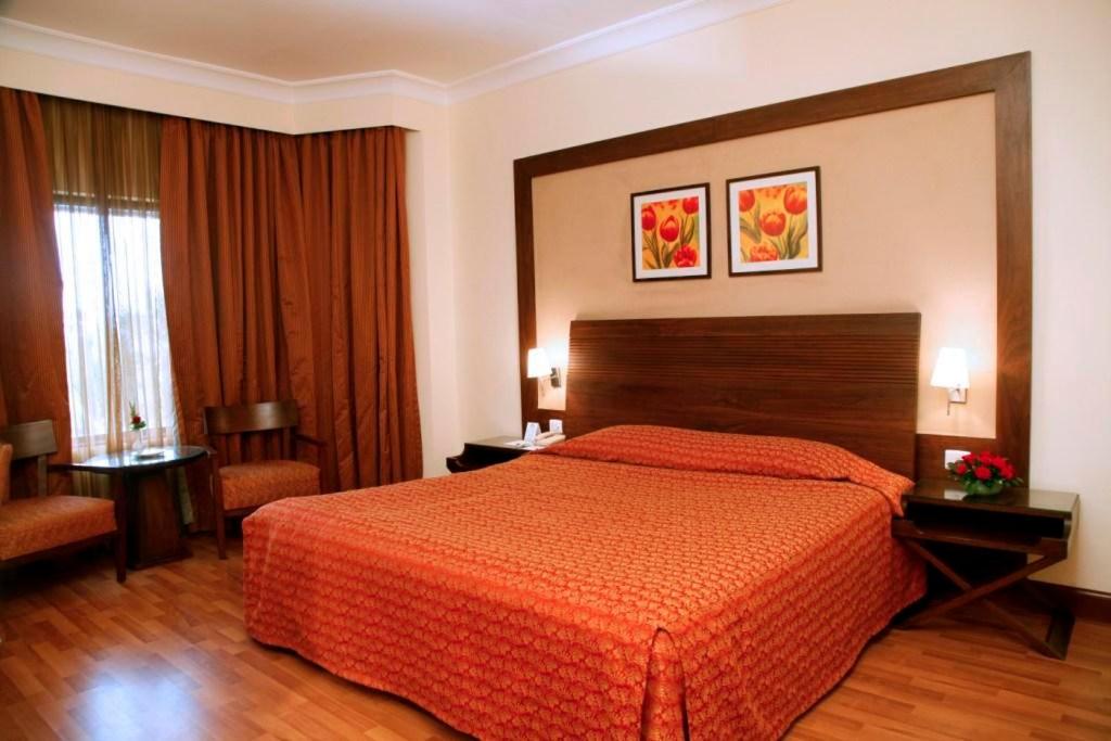 Pool View Deluxe Room King Bed - Photo 4