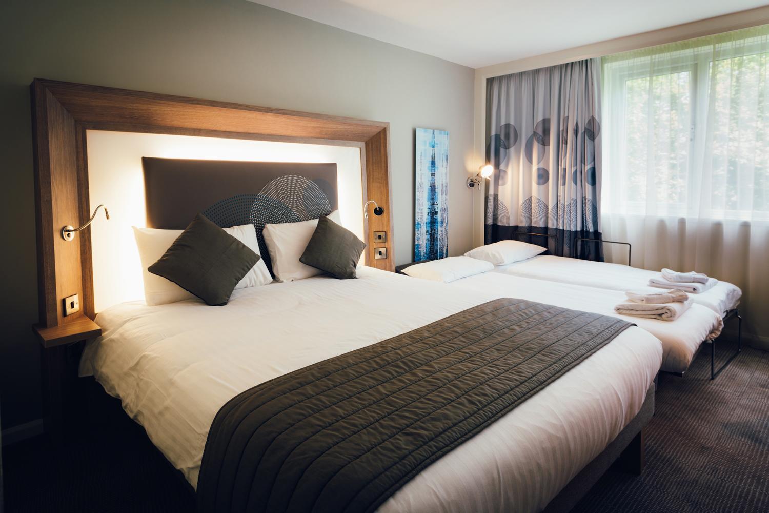 Executive Room with a Queen Bed - Photo 5
