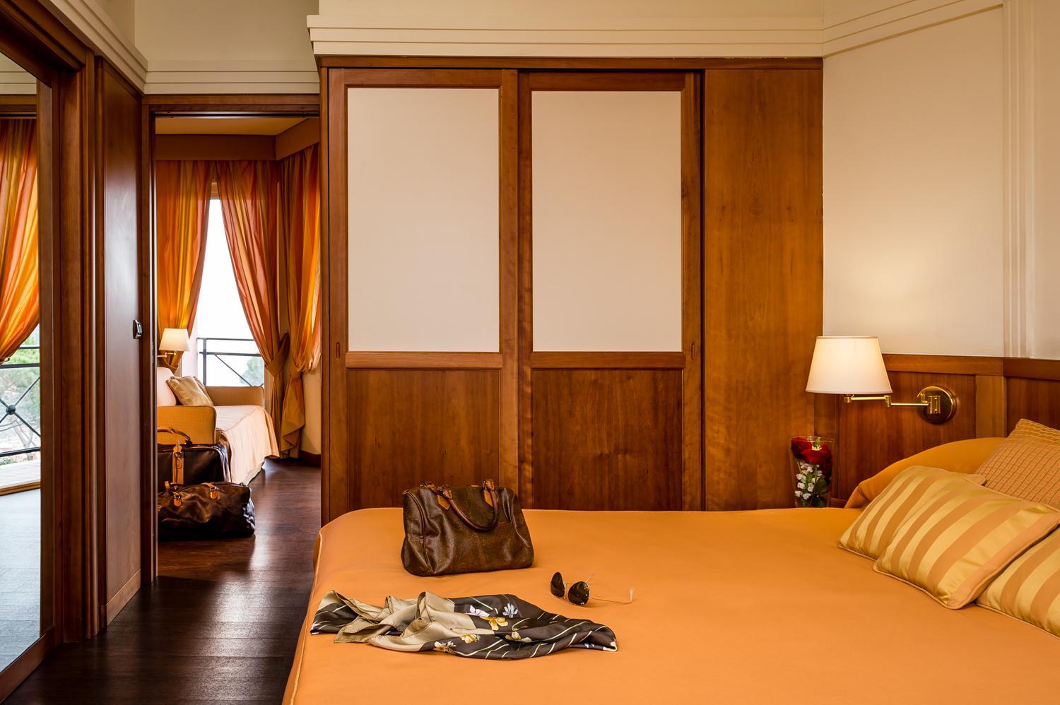 Superior Junior Suite with Balcony and Sea View - Photo 9