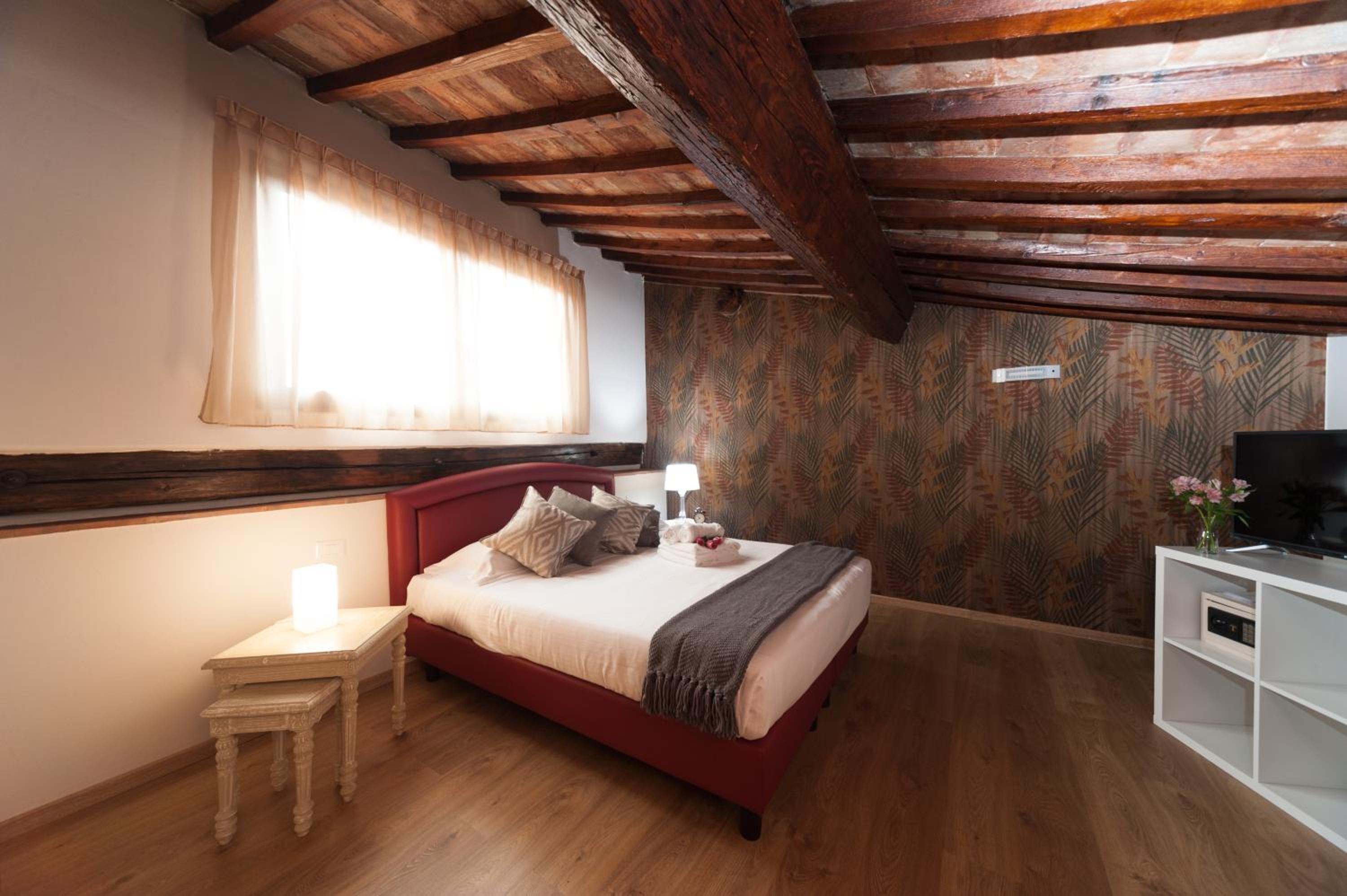 Double Room with Private External Bathroom photo 1