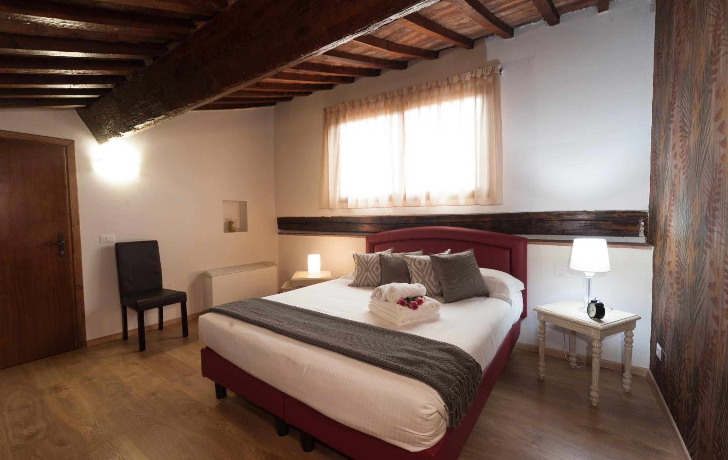Double Room with Private External Bathroom photo 2