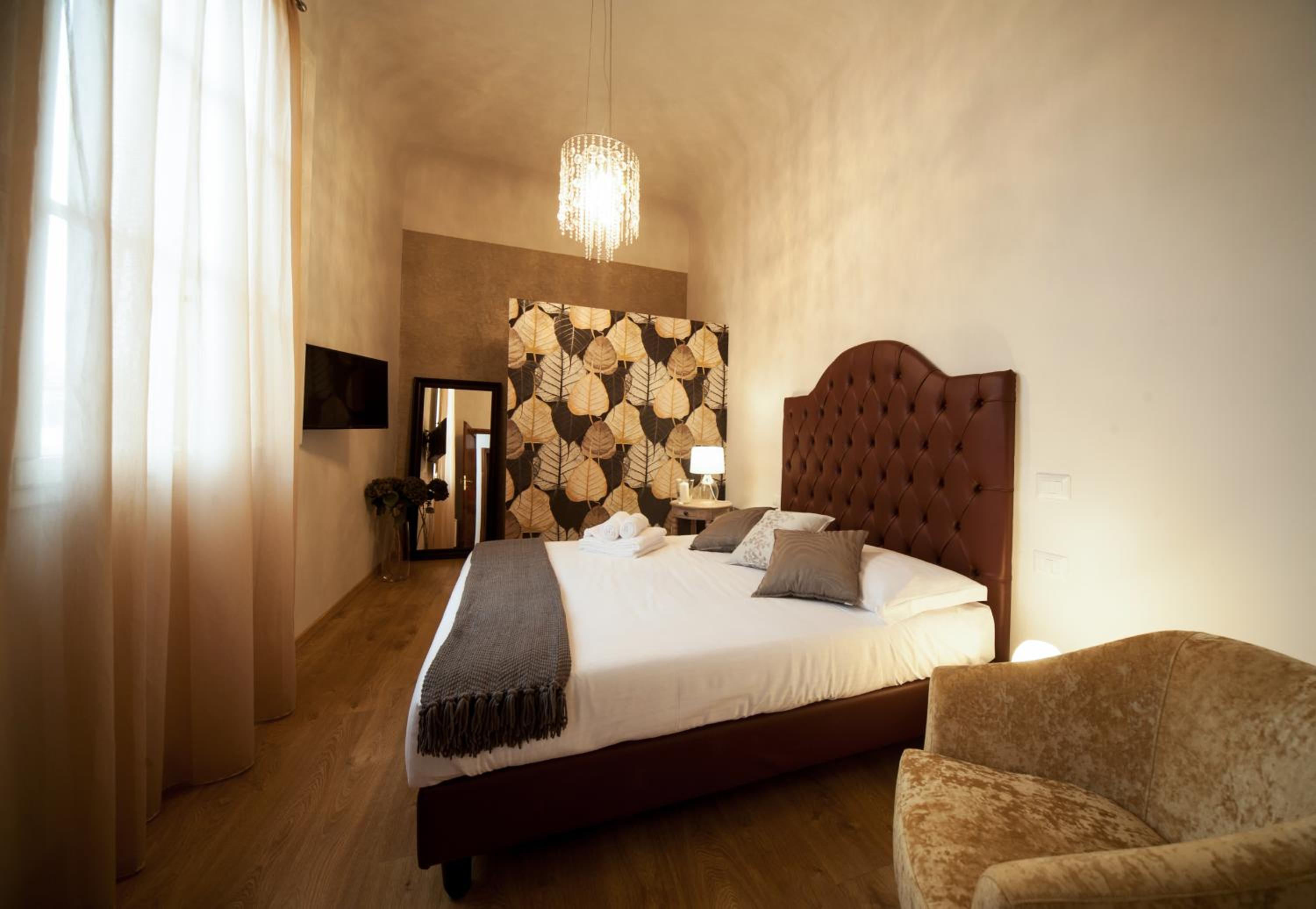 Small Double Room with Private External Bathroom photo 1