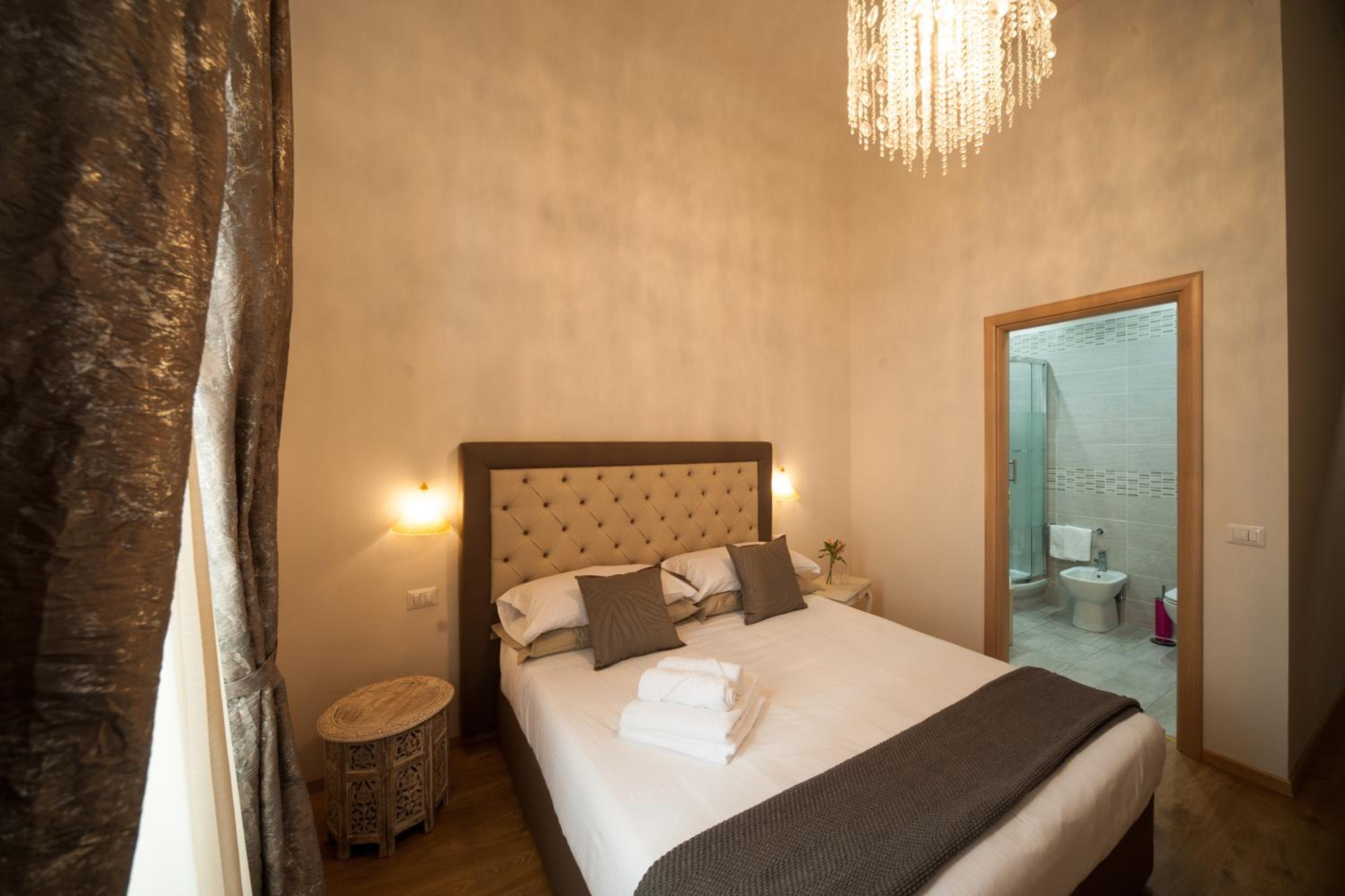 Double Room with Private Bathroom photo 2