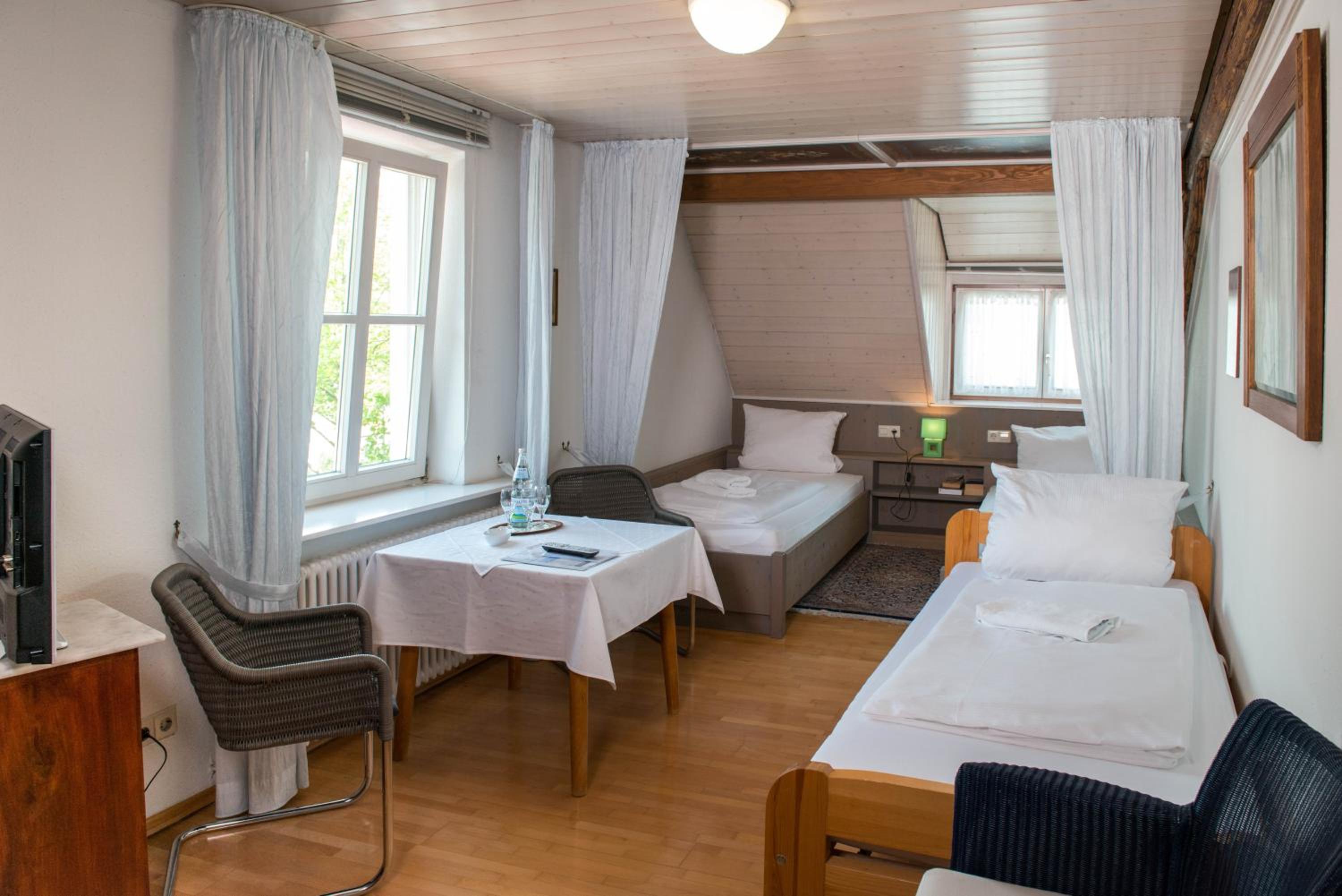 Triple Room with Private Bathroom - Photo 3