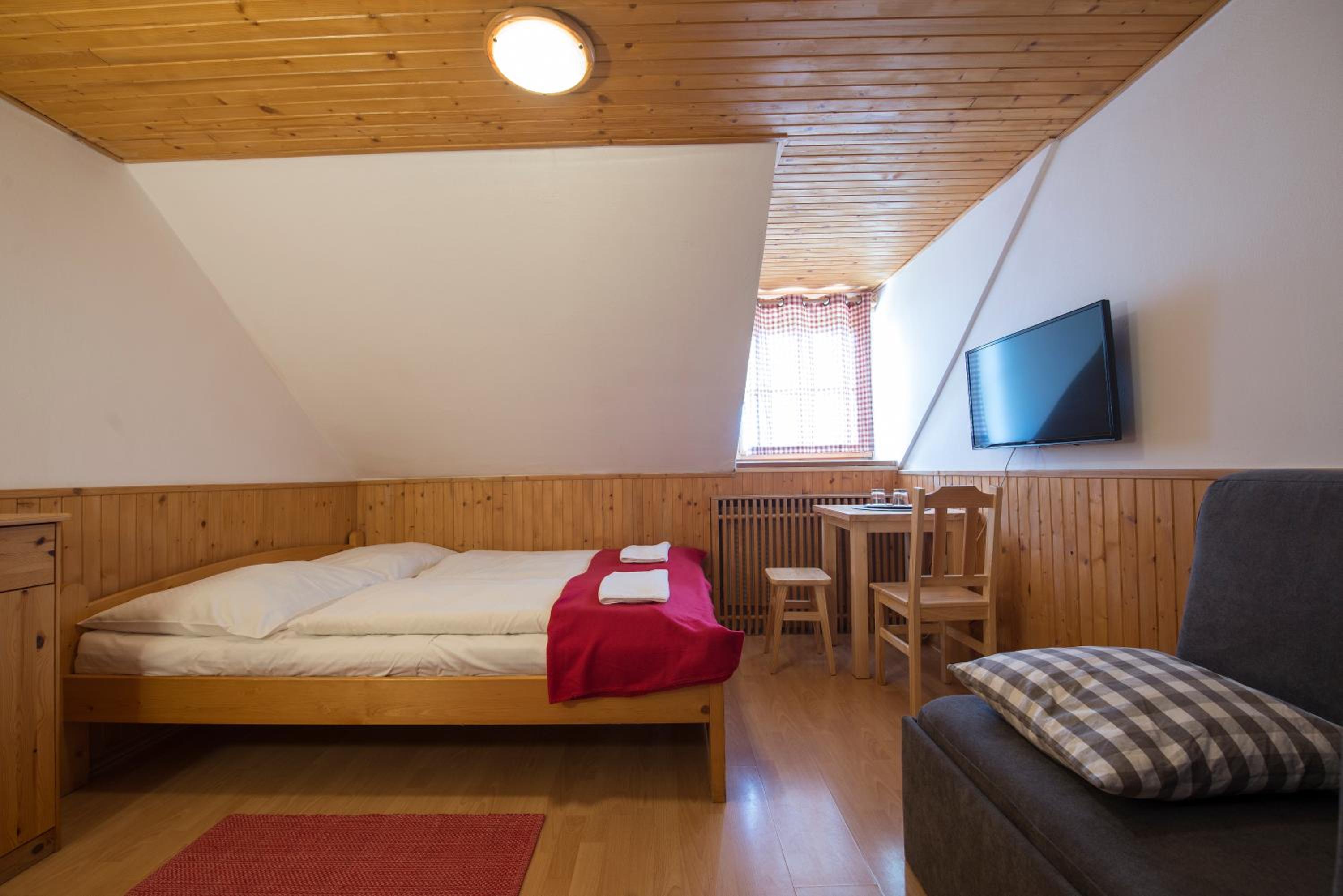 Standard Double Room with Shared Bathroom photo 2