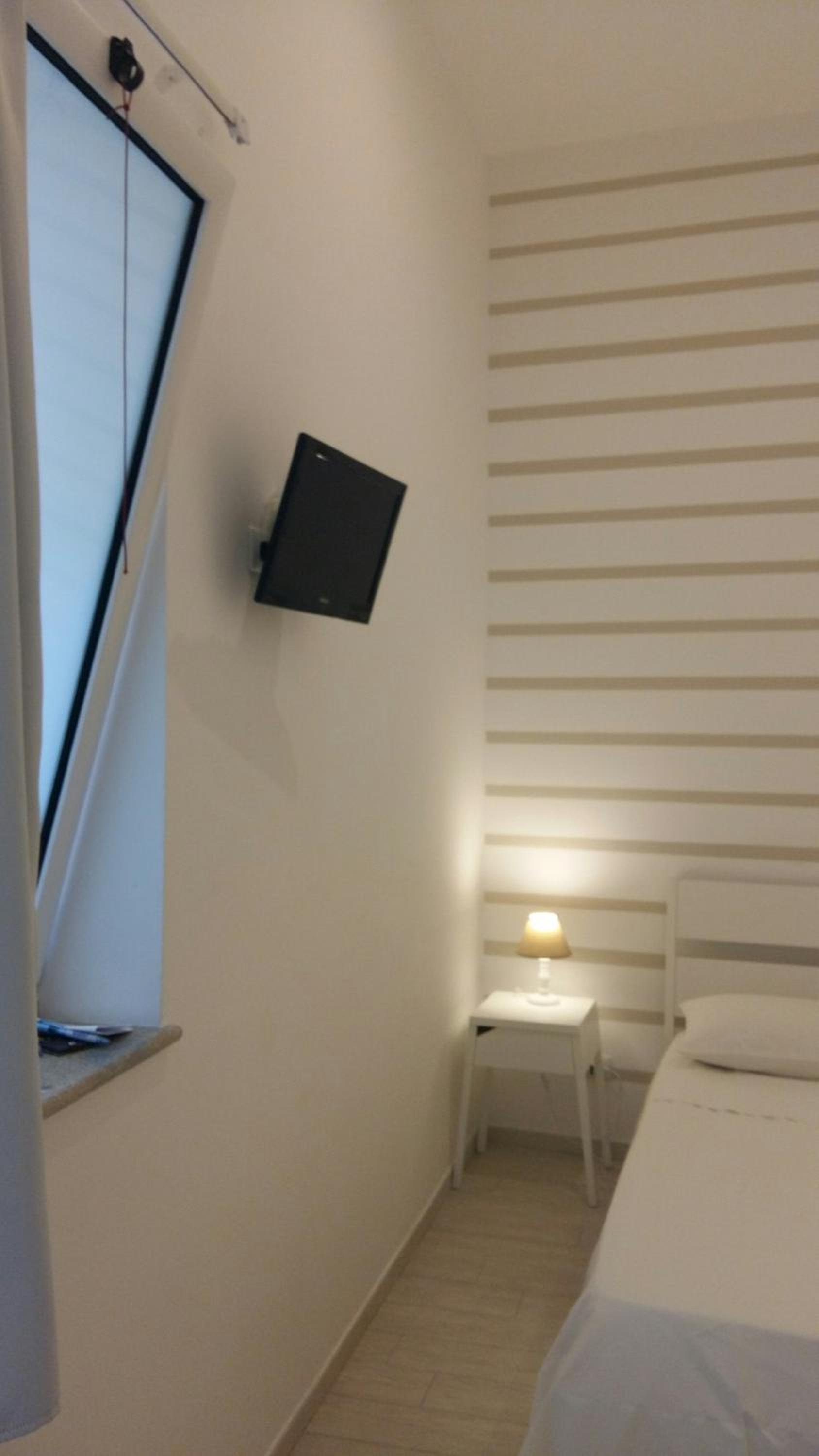 One-Bedroom Apartment - Photo 2