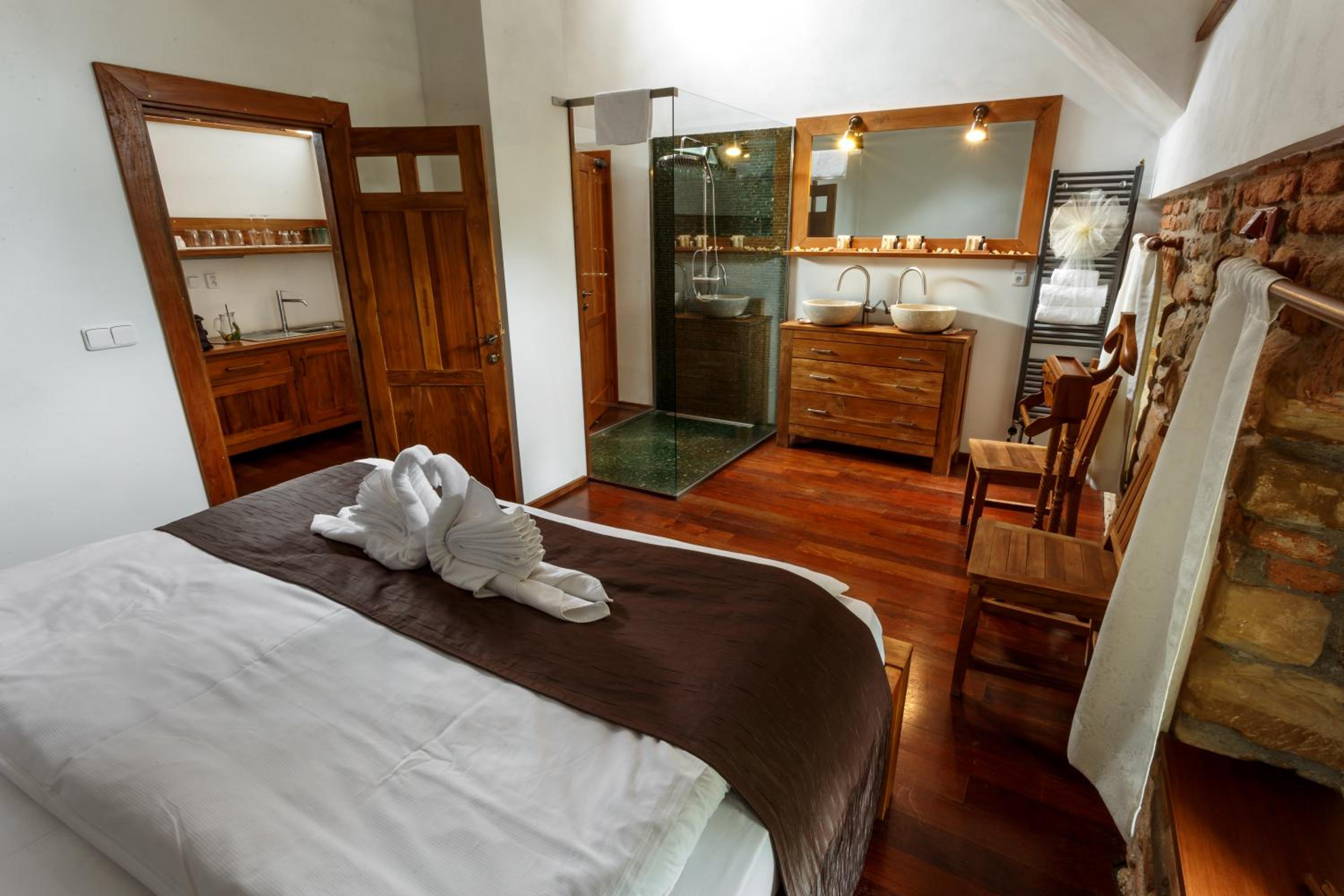 Suite with Lake View