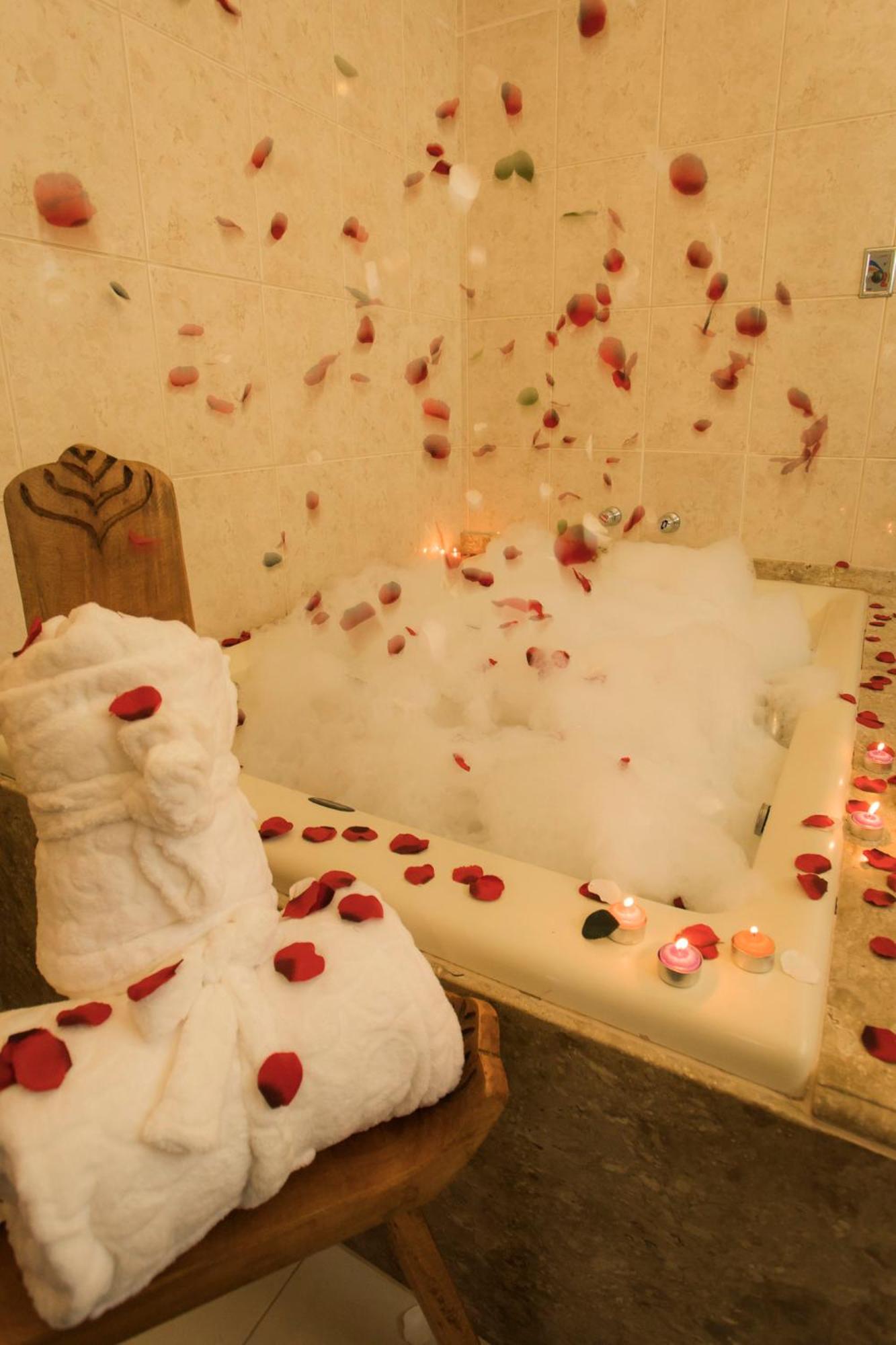 King Suite with Spa Bath photo 2