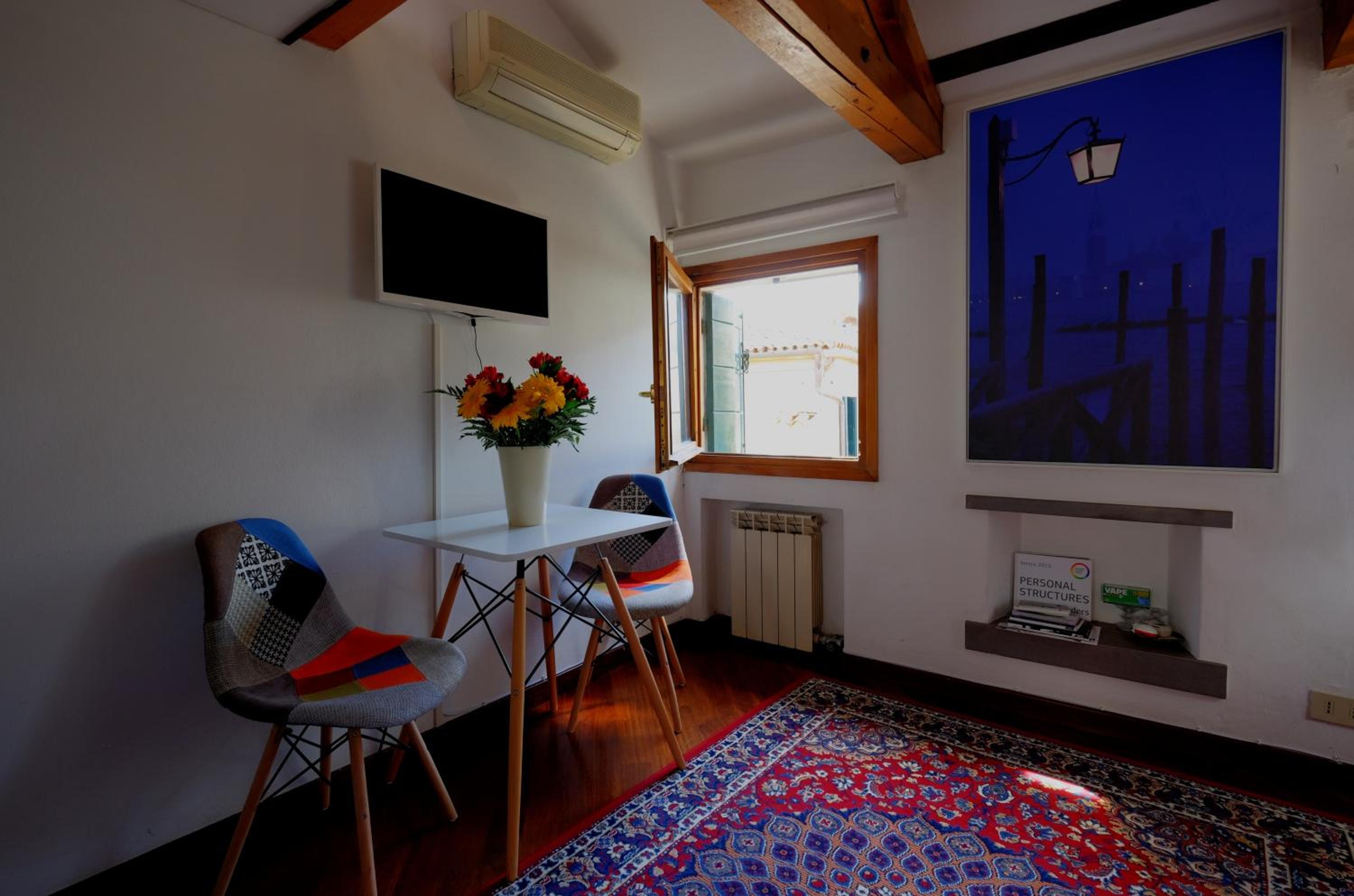 One-Bedroom Apartment photo 2