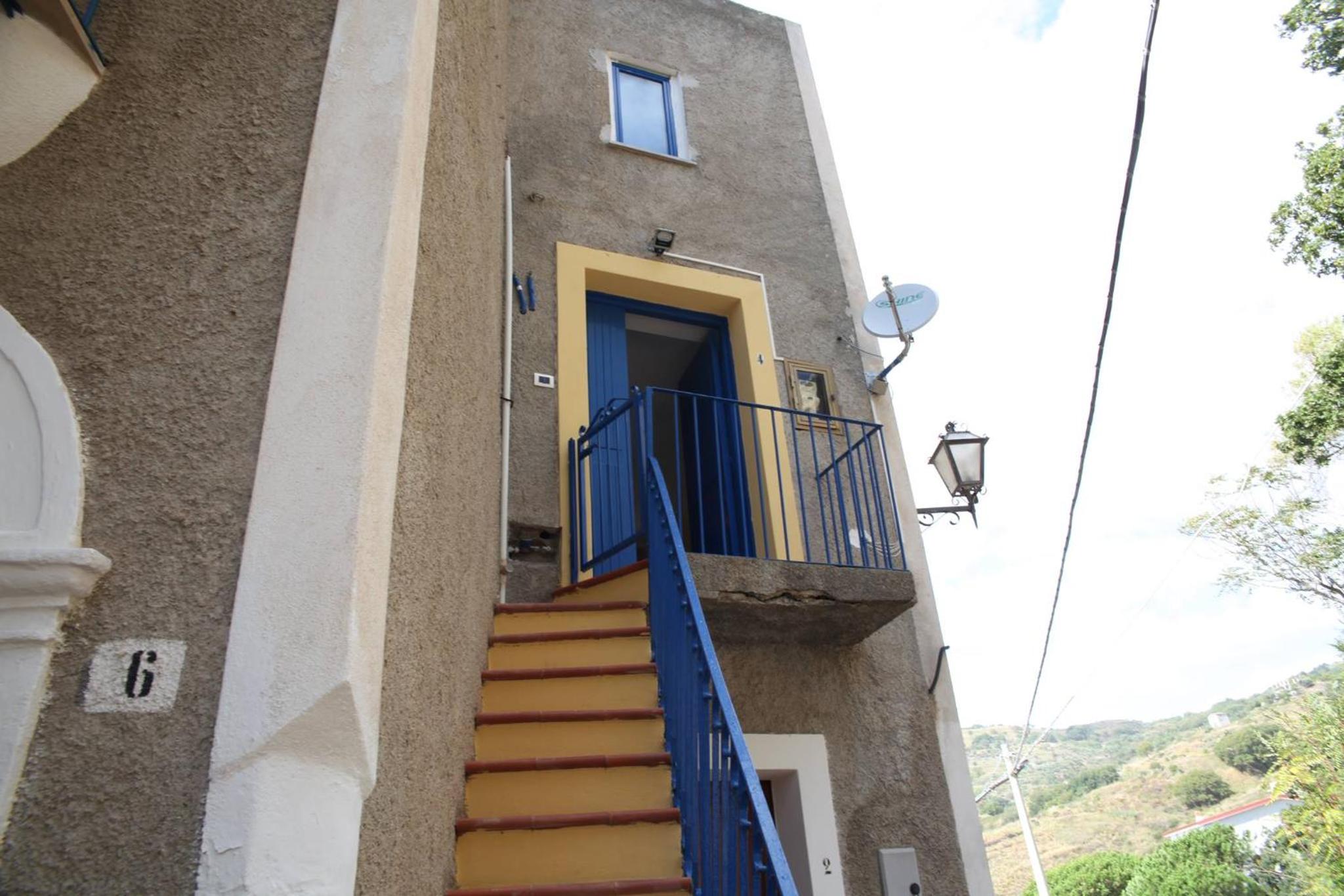 Apartment - Split Level - Photo 34