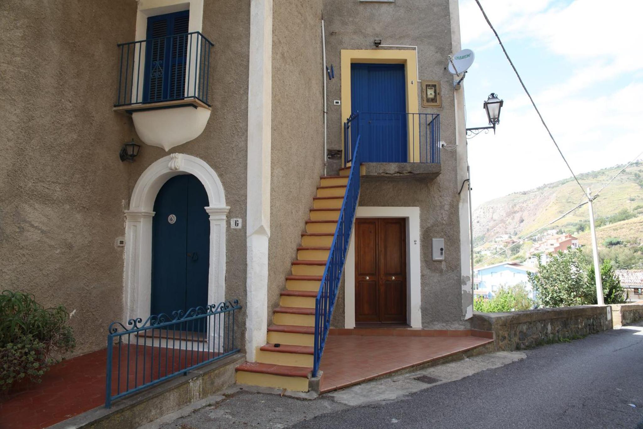 Apartment - Split Level - Photo 48